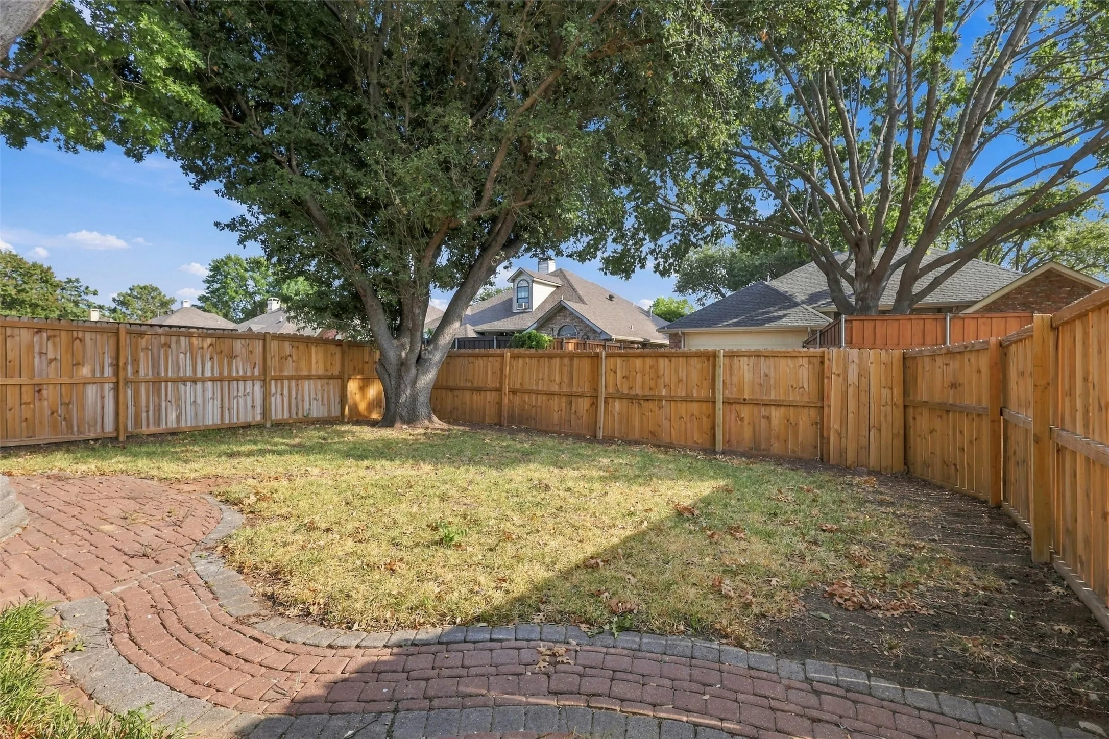 Single Family Residence For Sale in Denton County , 1316 Royal Palm Lane, Carrollton, Texas 75007, 4 Bedroom, 2 Bathroom, 2 Garage spaces, 2,046 Sqft, built in 1985, mls#21392628, Real Estate Agent in Carrollton, Homes For Sale in Denton county, Homes For Sale in Carrollton, Realtor in Carrollton Texas, Real Estate Brokerage Independent Realty Texas, Luminita Cordes Realtor