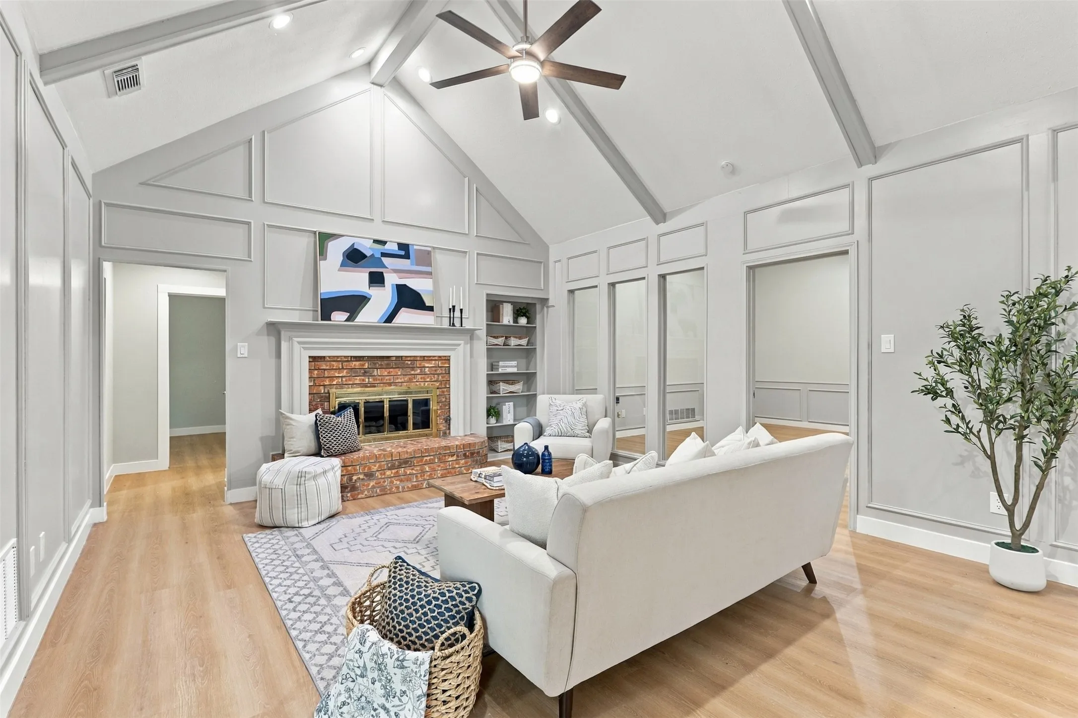 Single Family Residence For Sale in Denton County , 1316 Royal Palm Lane, Carrollton, Texas 75007, 4 Bedroom, 2 Bathroom, 2 Garage spaces, 2,046 Sqft, built in 1985, mls#21392628, Real Estate Agent in Carrollton, Homes For Sale in Denton county, Homes For Sale in Carrollton, Realtor in Carrollton Texas, Real Estate Brokerage Independent Realty Texas, Luminita Cordes Realtor