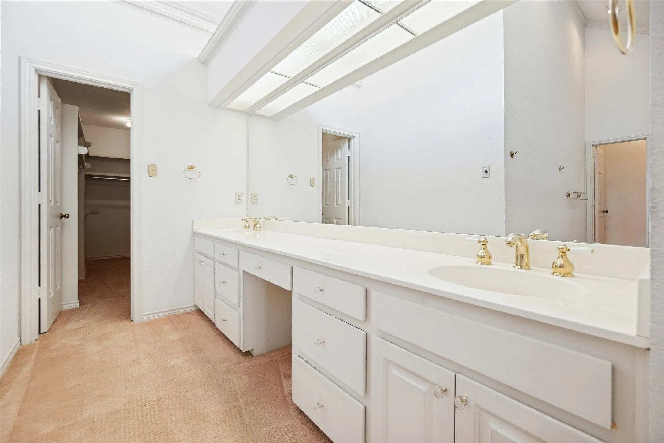 Townhouse For Sale in Dallas County , 6928 Clearhaven Drive, Dallas, Texas 75248, 3 Bedroom, 2 Bathroom, 2 Garage spaces, 2,018 Sqft, built in 1986, mls#21394221, Real Estate Agent in Dallas, Homes For Sale in Dallas county, Homes For Sale in Dallas, Realtor in Dallas Texas, Real Estate Brokerage Independent Realty Texas, Luminita Cordes Realtor