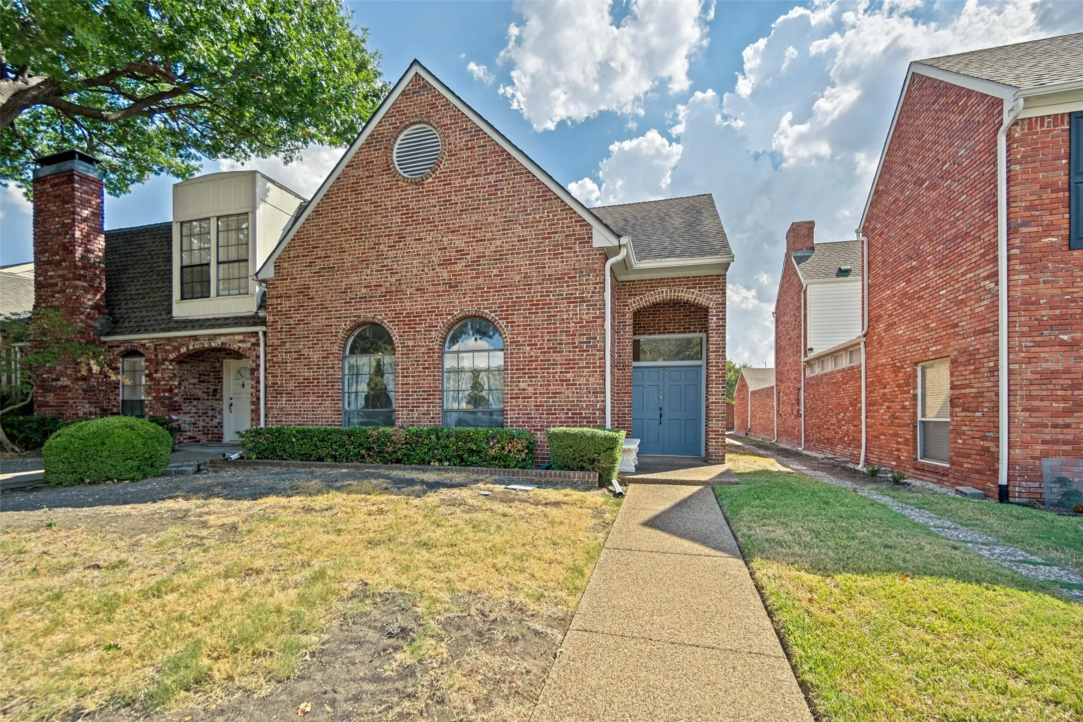 Townhouse For Sale in Dallas County , 6928 Clearhaven Drive, Dallas, Texas 75248, 3 Bedroom, 2 Bathroom, 2 Garage spaces, 2,018 Sqft, built in 1986, mls#21394221, Real Estate Agent in Dallas, Homes For Sale in Dallas county, Homes For Sale in Dallas, Realtor in Dallas Texas, Real Estate Brokerage Independent Realty Texas, Luminita Cordes Realtor