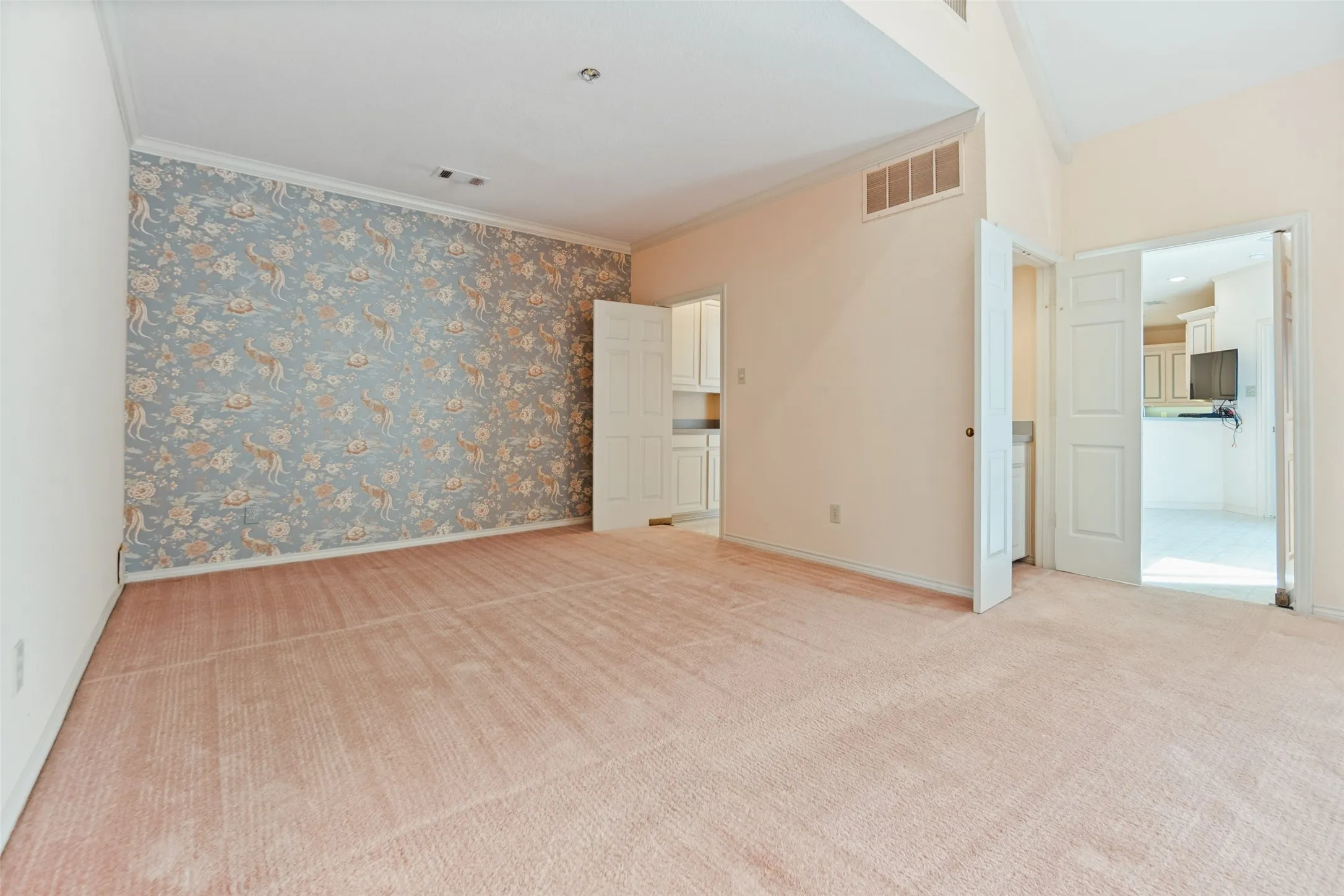 Townhouse For Sale in Dallas County , 6928 Clearhaven Drive, Dallas, Texas 75248, 3 Bedroom, 2 Bathroom, 2 Garage spaces, 2,018 Sqft, built in 1986, mls#21394221, Real Estate Agent in Dallas, Homes For Sale in Dallas county, Homes For Sale in Dallas, Realtor in Dallas Texas, Real Estate Brokerage Independent Realty Texas, Luminita Cordes Realtor