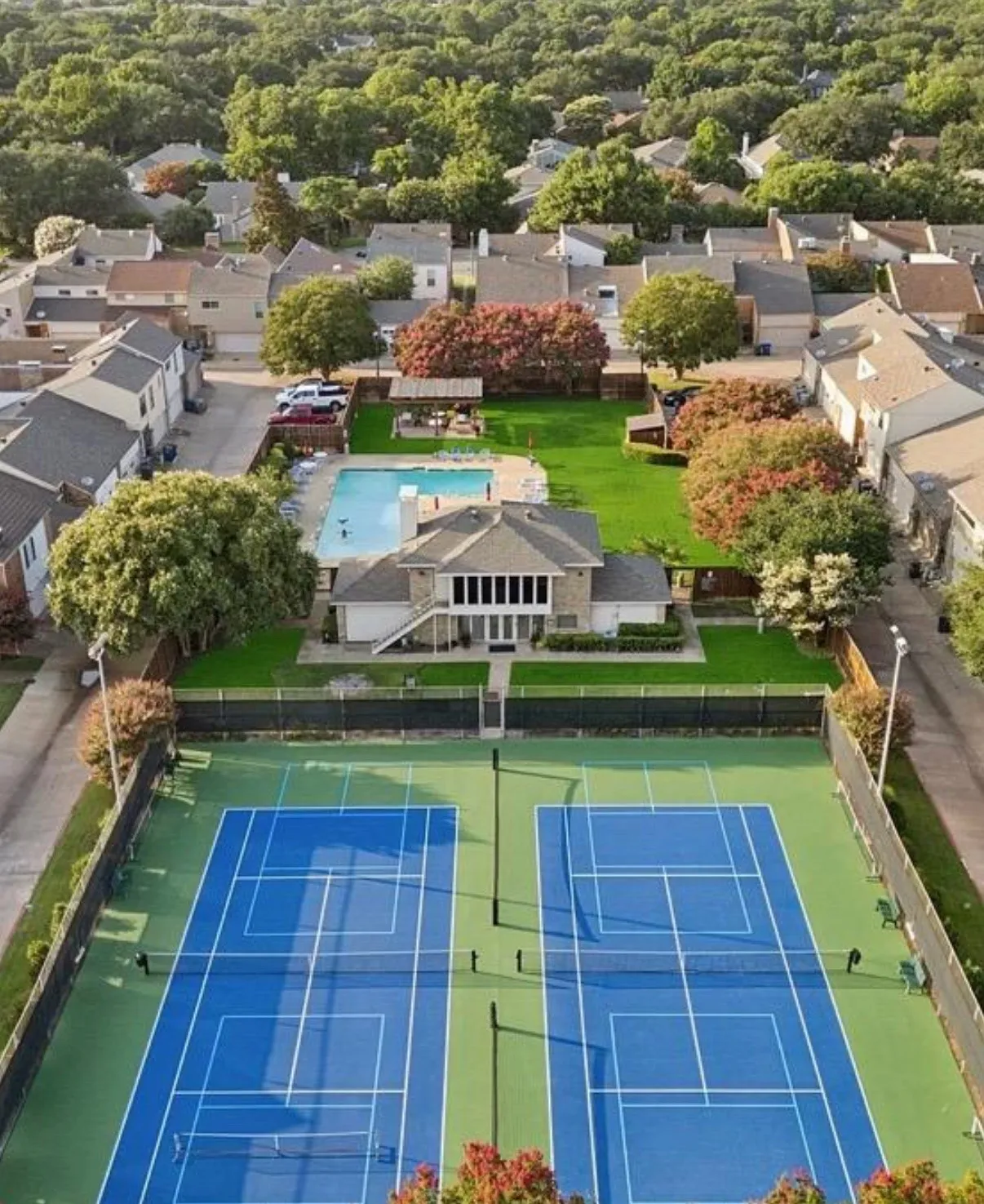 Townhouse For Sale in Dallas County , 6928 Clearhaven Drive, Dallas, Texas 75248, 3 Bedroom, 2 Bathroom, 2 Garage spaces, 2,018 Sqft, built in 1986, mls#21394221, Real Estate Agent in Dallas, Homes For Sale in Dallas county, Homes For Sale in Dallas, Realtor in Dallas Texas, Real Estate Brokerage Independent Realty Texas, Luminita Cordes Realtor