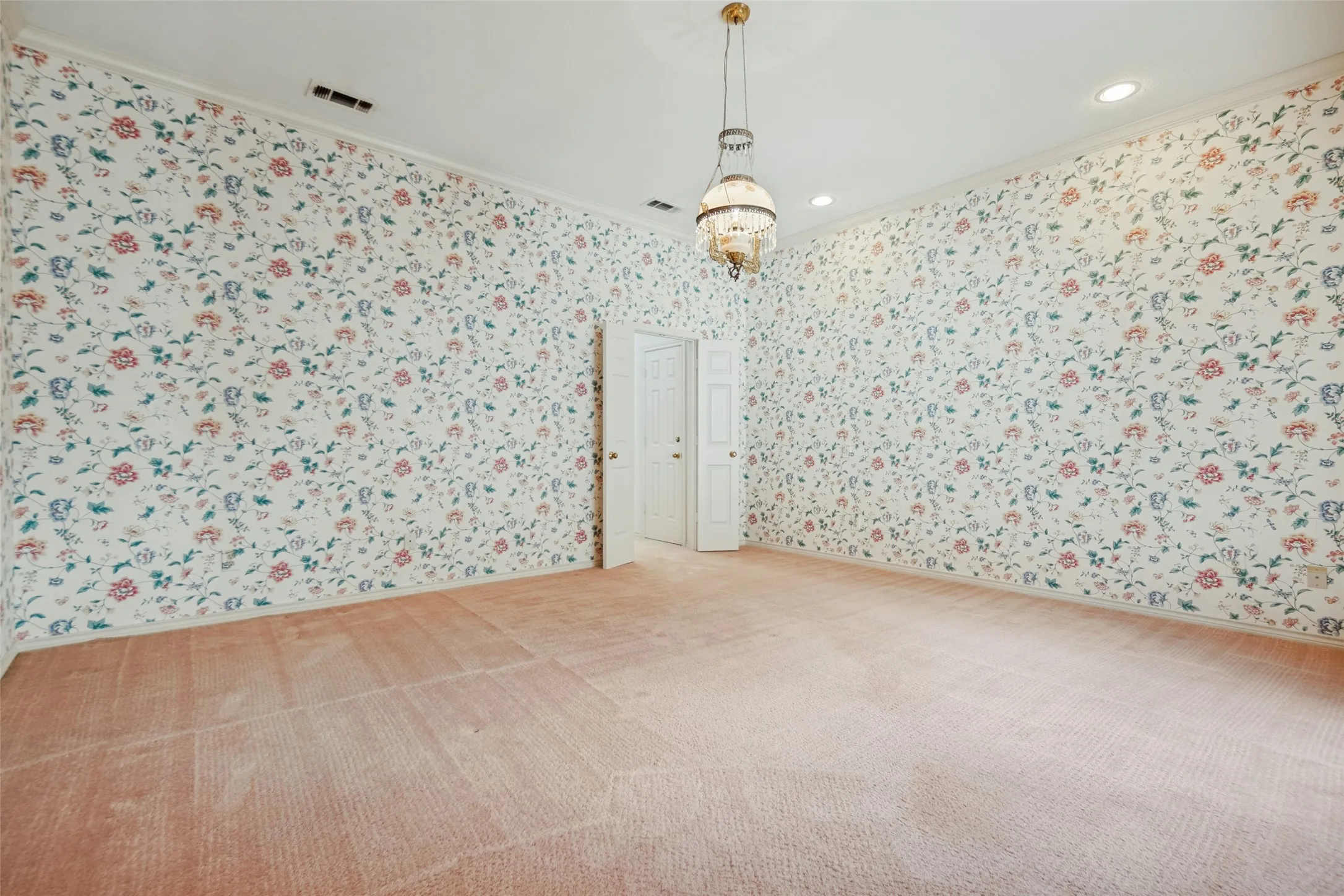 Townhouse For Sale in Dallas County , 6928 Clearhaven Drive, Dallas, Texas 75248, 3 Bedroom, 2 Bathroom, 2 Garage spaces, 2,018 Sqft, built in 1986, mls#21394221, Real Estate Agent in Dallas, Homes For Sale in Dallas county, Homes For Sale in Dallas, Realtor in Dallas Texas, Real Estate Brokerage Independent Realty Texas, Luminita Cordes Realtor