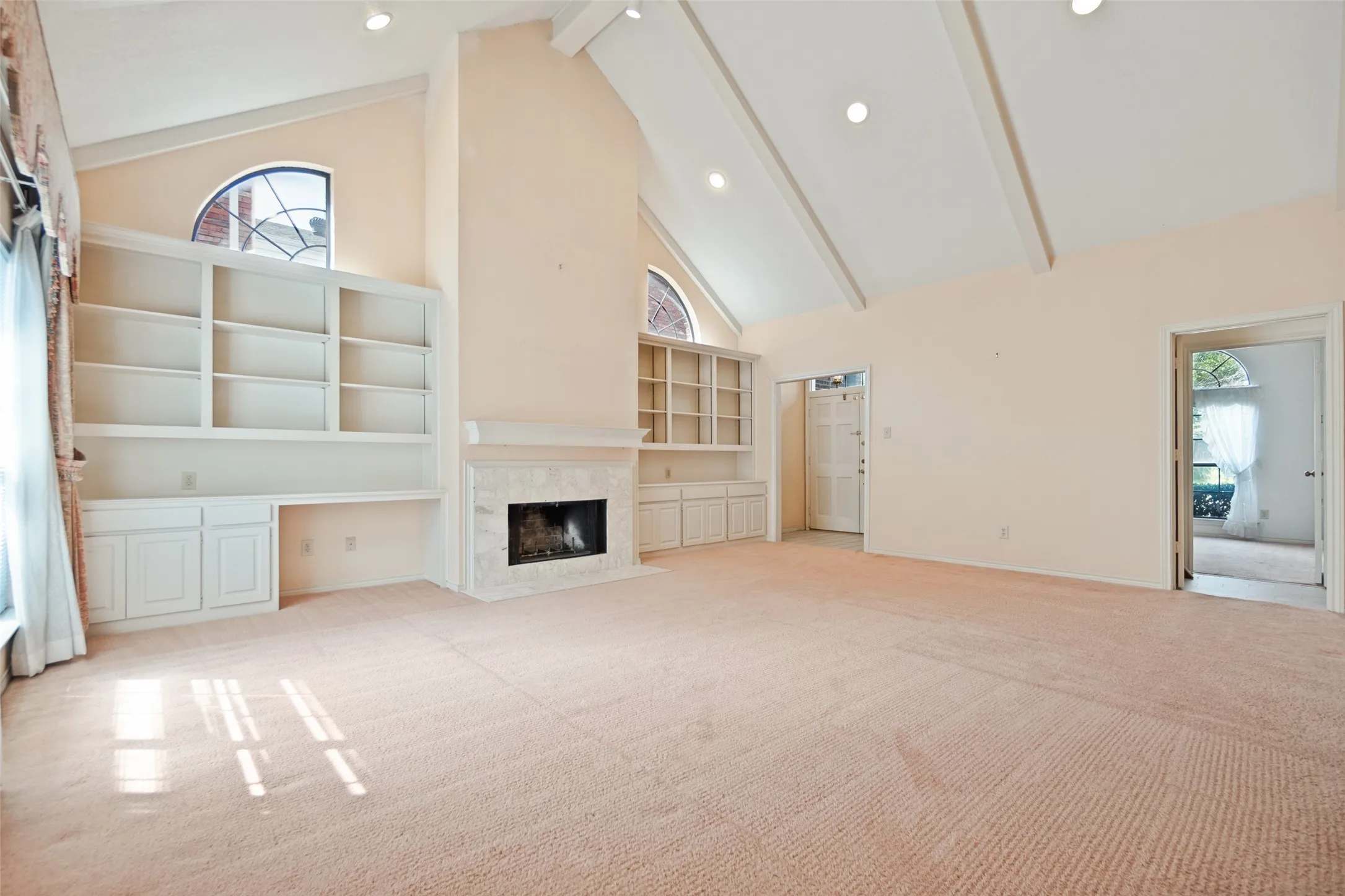 Townhouse For Sale in Dallas County , 6928 Clearhaven Drive, Dallas, Texas 75248, 3 Bedroom, 2 Bathroom, 2 Garage spaces, 2,018 Sqft, built in 1986, mls#21394221, Real Estate Agent in Dallas, Homes For Sale in Dallas county, Homes For Sale in Dallas, Realtor in Dallas Texas, Real Estate Brokerage Independent Realty Texas, Luminita Cordes Realtor