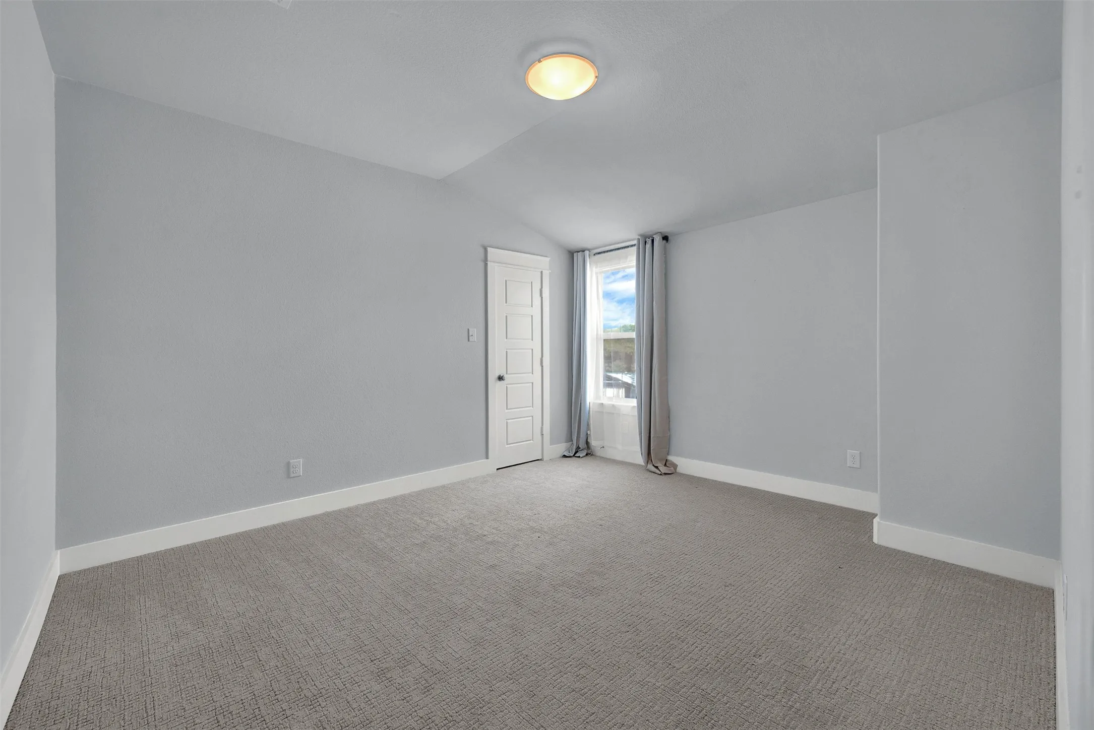 Single Family Residence For Sale in Collin County , 549 N Johnson Street, Mc Kinney, Texas 75069, 3 Bedroom, 3 Bathroom, 2 Garage spaces, 2,370 Sqft, built in 2023, mls#21396057, Real Estate Agent in Mc Kinney, Homes For Sale in Collin county, Homes For Sale in Mc Kinney, Realtor in Mc Kinney Texas, Real Estate Brokerage Independent Realty Texas, Luminita Cordes Realtor