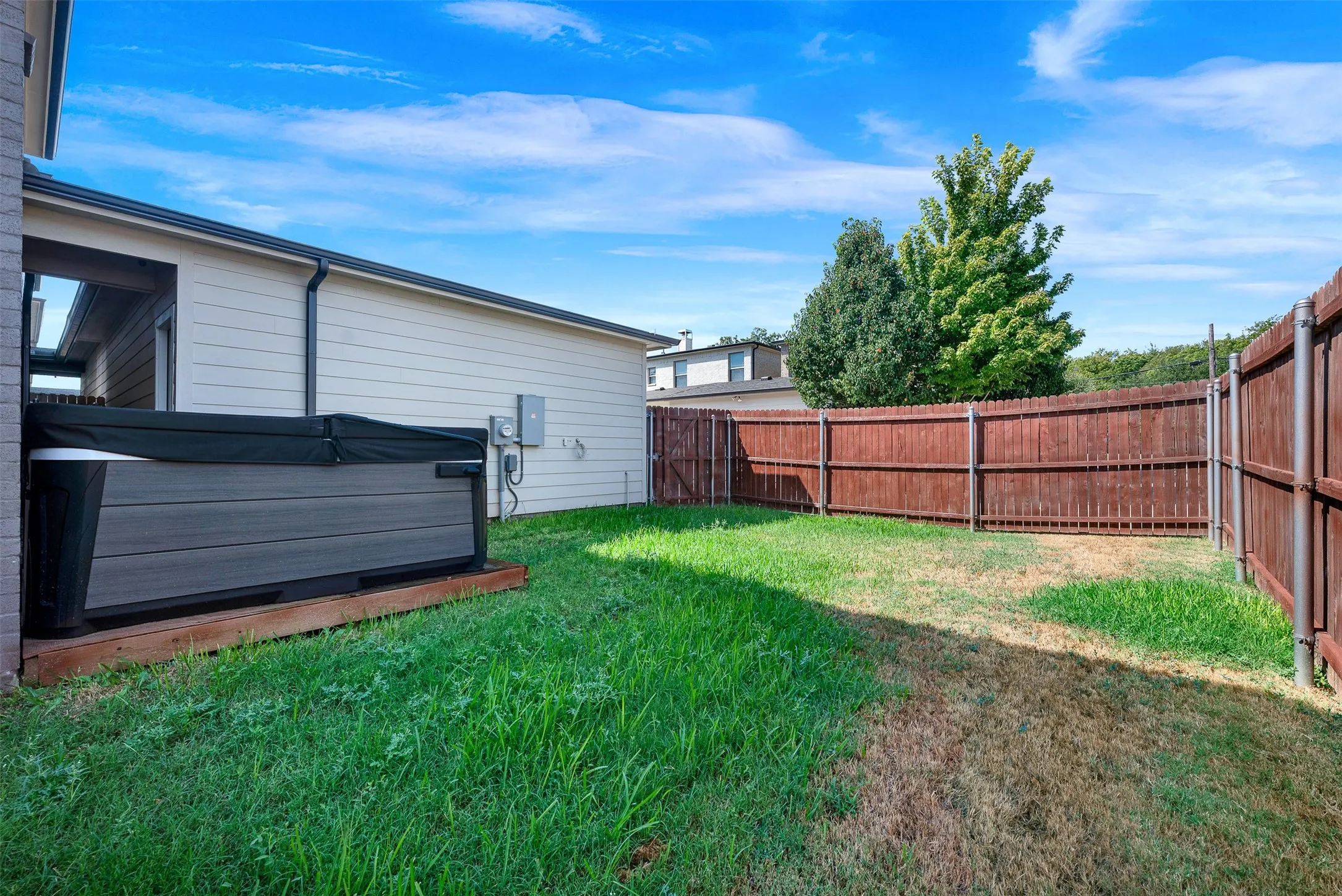 Single Family Residence For Sale in Collin County , 549 N Johnson Street, Mc Kinney, Texas 75069, 3 Bedroom, 3 Bathroom, 2 Garage spaces, 2,370 Sqft, built in 2023, mls#21396057, Real Estate Agent in Mc Kinney, Homes For Sale in Collin county, Homes For Sale in Mc Kinney, Realtor in Mc Kinney Texas, Real Estate Brokerage Independent Realty Texas, Luminita Cordes Realtor