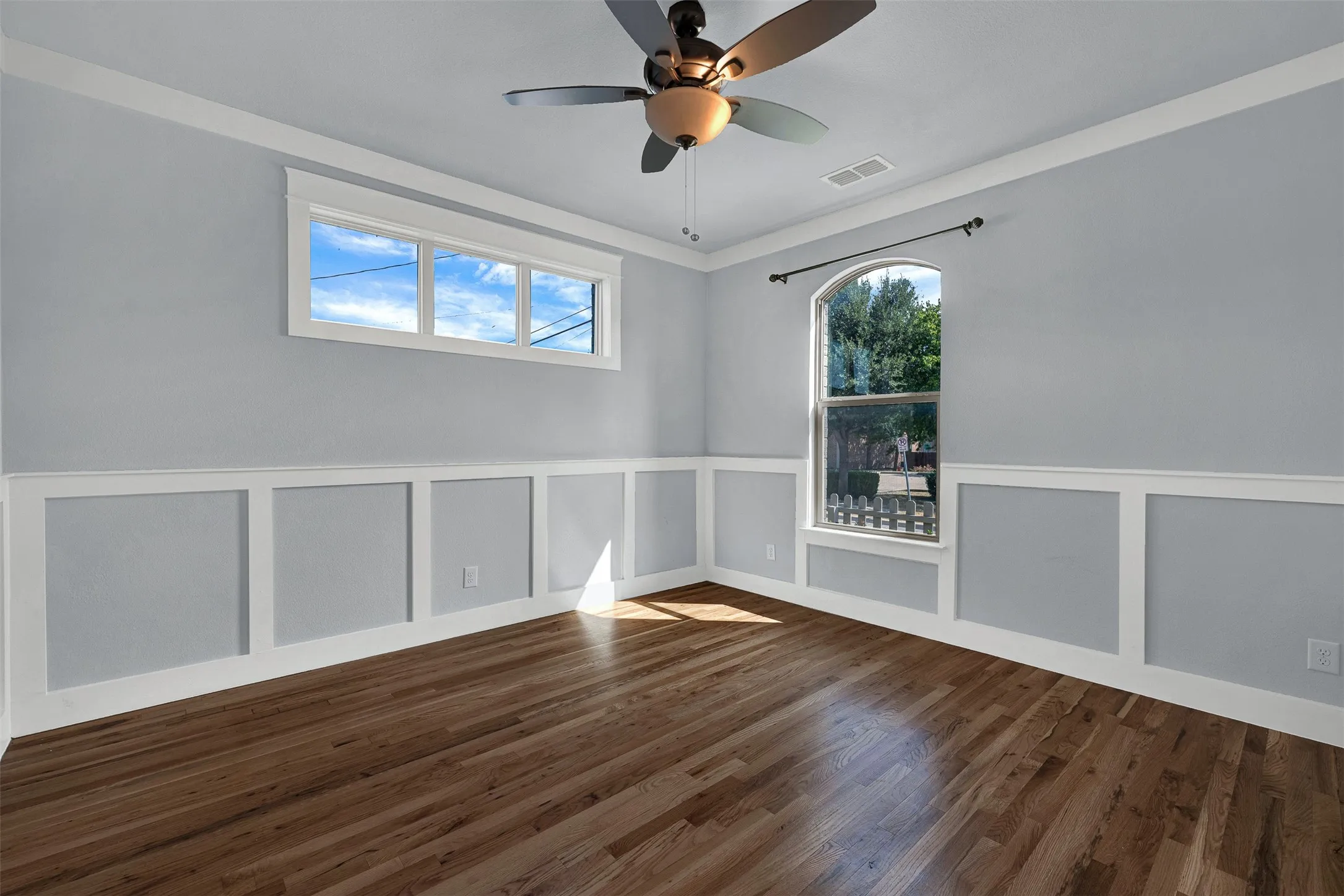 Single Family Residence For Sale in Collin County , 549 N Johnson Street, Mc Kinney, Texas 75069, 3 Bedroom, 3 Bathroom, 2 Garage spaces, 2,370 Sqft, built in 2023, mls#21396057, Real Estate Agent in Mc Kinney, Homes For Sale in Collin county, Homes For Sale in Mc Kinney, Realtor in Mc Kinney Texas, Real Estate Brokerage Independent Realty Texas, Luminita Cordes Realtor