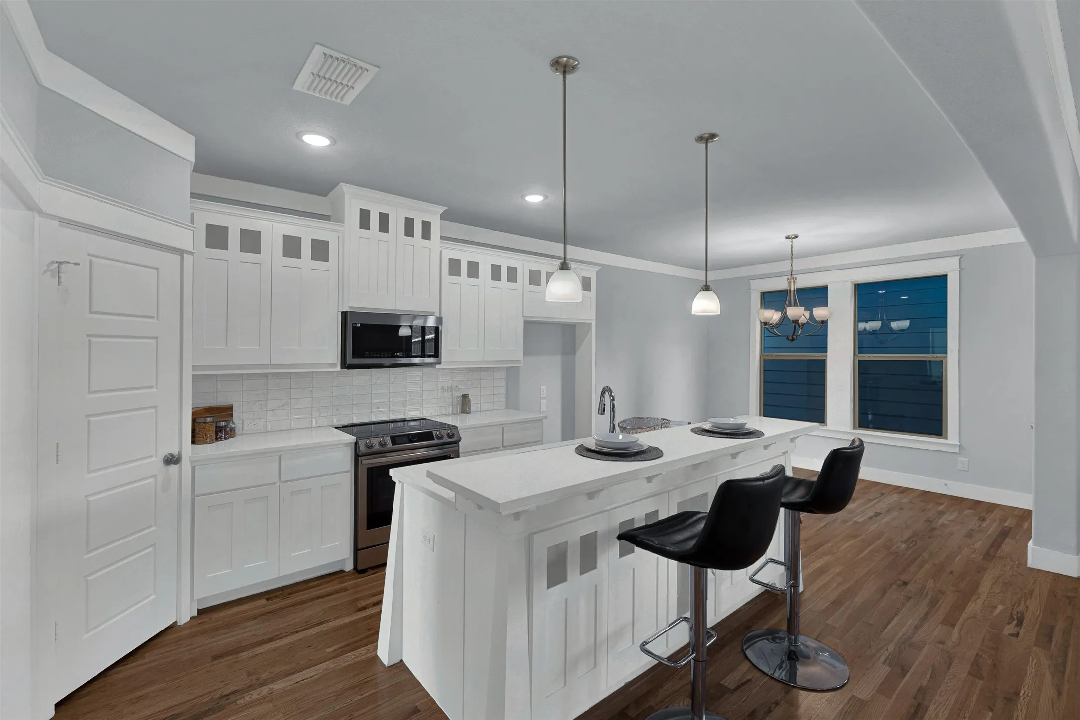 Single Family Residence For Sale in Collin County , 549 N Johnson Street, Mc Kinney, Texas 75069, 3 Bedroom, 3 Bathroom, 2 Garage spaces, 2,370 Sqft, built in 2023, mls#21396057, Real Estate Agent in Mc Kinney, Homes For Sale in Collin county, Homes For Sale in Mc Kinney, Realtor in Mc Kinney Texas, Real Estate Brokerage Independent Realty Texas, Luminita Cordes Realtor