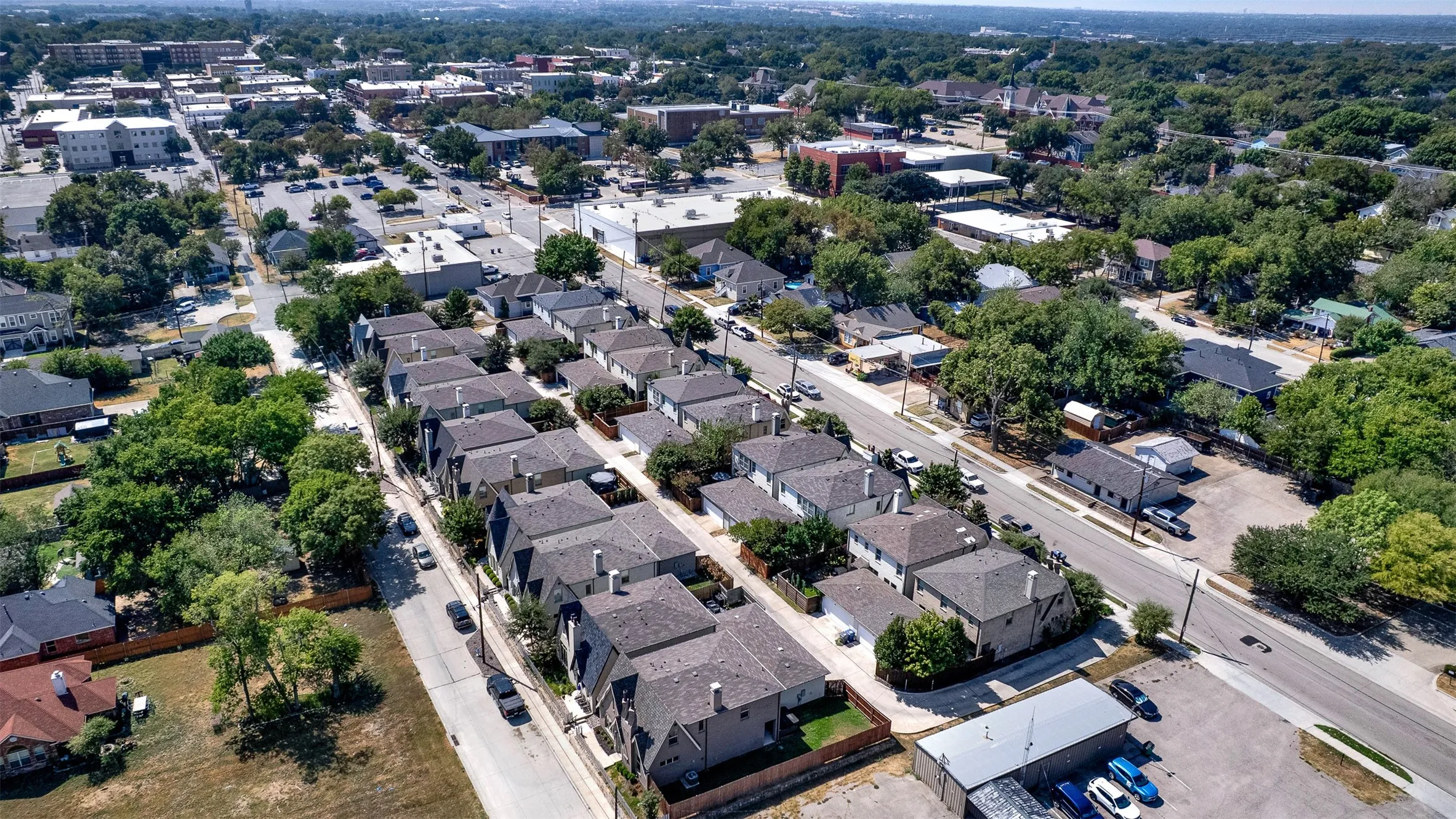 Single Family Residence For Sale in Collin County , 549 N Johnson Street, Mc Kinney, Texas 75069, 3 Bedroom, 3 Bathroom, 2 Garage spaces, 2,370 Sqft, built in 2023, mls#21396057, Real Estate Agent in Mc Kinney, Homes For Sale in Collin county, Homes For Sale in Mc Kinney, Realtor in Mc Kinney Texas, Real Estate Brokerage Independent Realty Texas, Luminita Cordes Realtor