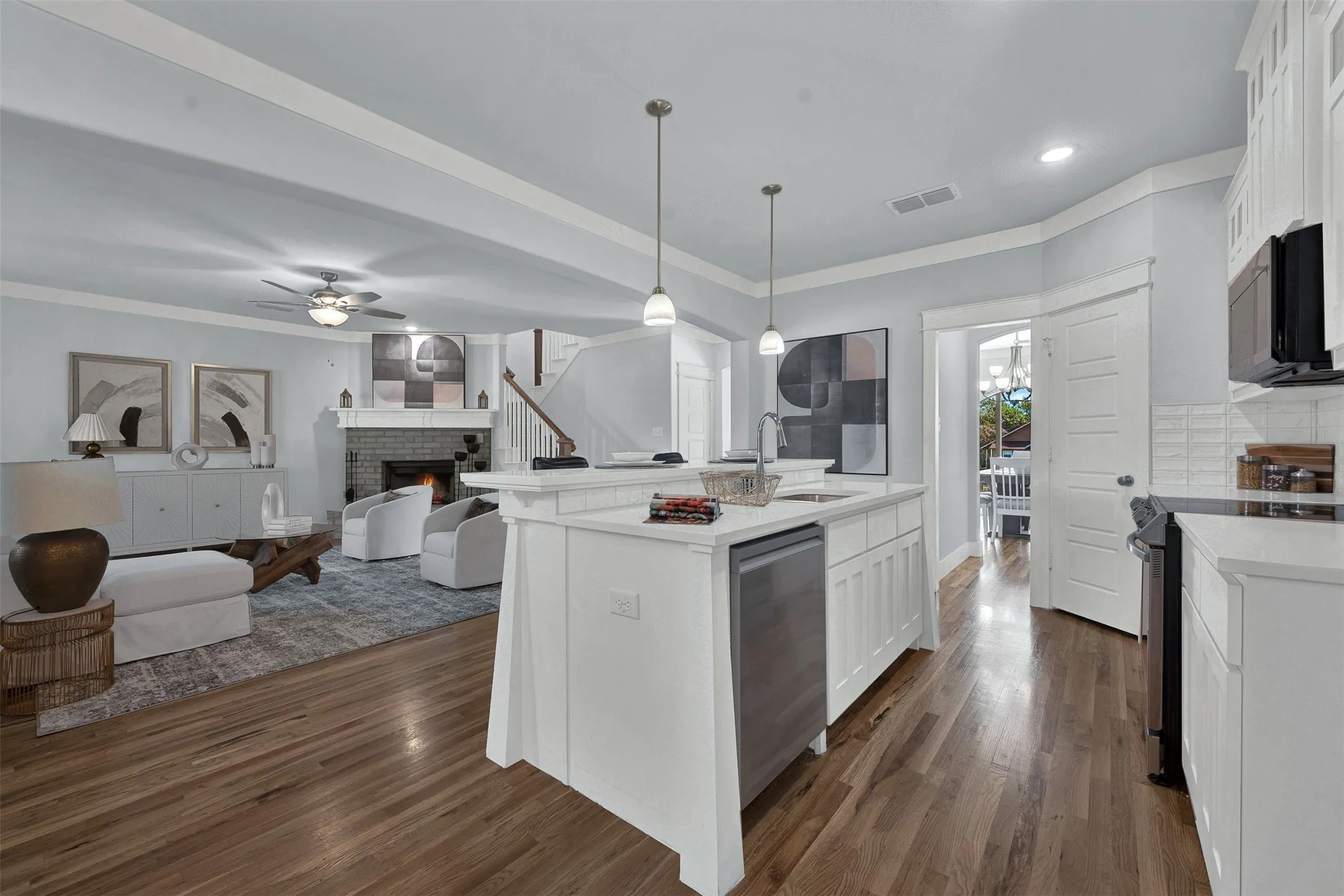 Single Family Residence For Sale in Collin County , 549 N Johnson Street, Mc Kinney, Texas 75069, 3 Bedroom, 3 Bathroom, 2 Garage spaces, 2,370 Sqft, built in 2023, mls#21396057, Real Estate Agent in Mc Kinney, Homes For Sale in Collin county, Homes For Sale in Mc Kinney, Realtor in Mc Kinney Texas, Real Estate Brokerage Independent Realty Texas, Luminita Cordes Realtor