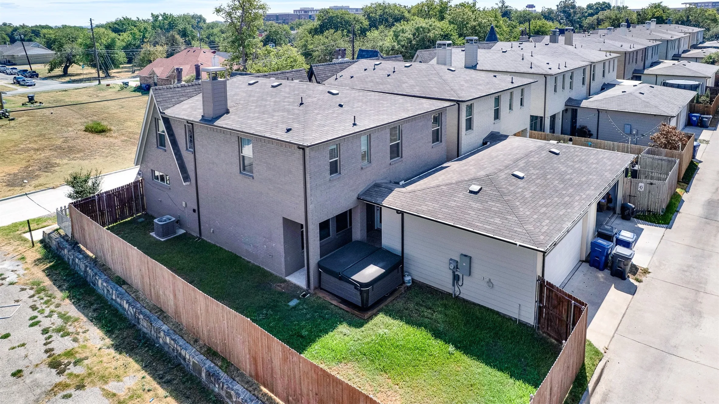 Single Family Residence For Sale in Collin County , 549 N Johnson Street, Mc Kinney, Texas 75069, 3 Bedroom, 3 Bathroom, 2 Garage spaces, 2,370 Sqft, built in 2023, mls#21396057, Real Estate Agent in Mc Kinney, Homes For Sale in Collin county, Homes For Sale in Mc Kinney, Realtor in Mc Kinney Texas, Real Estate Brokerage Independent Realty Texas, Luminita Cordes Realtor