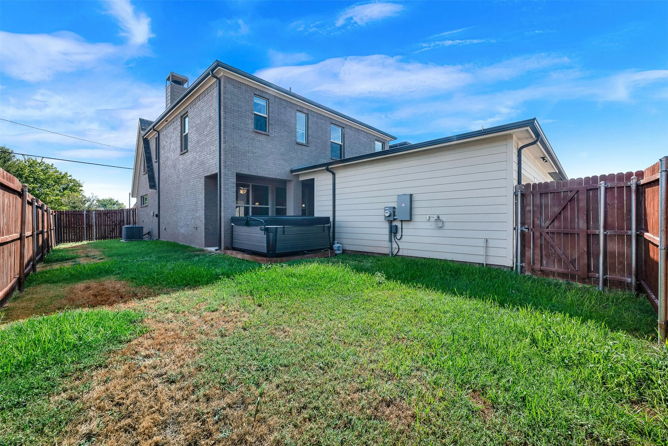 Single Family Residence For Sale in Collin County , 549 N Johnson Street, Mc Kinney, Texas 75069, 3 Bedroom, 3 Bathroom, 2 Garage spaces, 2,370 Sqft, built in 2023, mls#21396057, Real Estate Agent in Mc Kinney, Homes For Sale in Collin county, Homes For Sale in Mc Kinney, Realtor in Mc Kinney Texas, Real Estate Brokerage Independent Realty Texas, Luminita Cordes Realtor