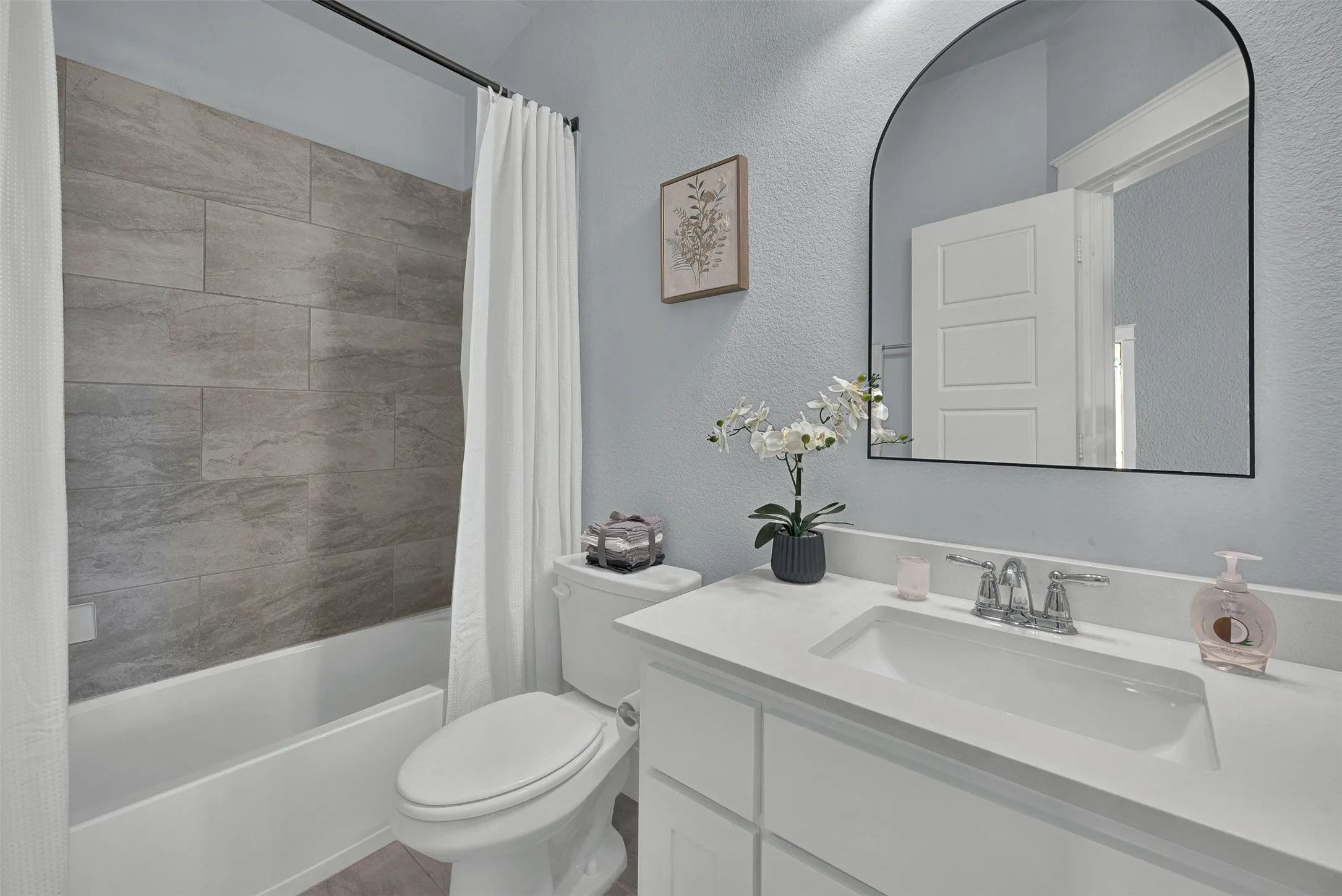 Single Family Residence For Sale in Collin County , 549 N Johnson Street, Mc Kinney, Texas 75069, 3 Bedroom, 3 Bathroom, 2 Garage spaces, 2,370 Sqft, built in 2023, mls#21396057, Real Estate Agent in Mc Kinney, Homes For Sale in Collin county, Homes For Sale in Mc Kinney, Realtor in Mc Kinney Texas, Real Estate Brokerage Independent Realty Texas, Luminita Cordes Realtor