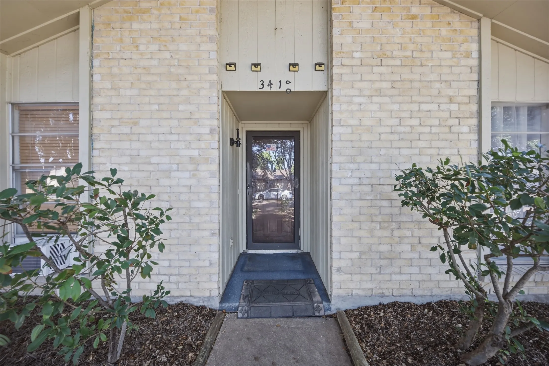 Single Family Residence For Sale in Dallas County , 3418 Janwood Lane, Garland, Texas 75044, 5 Bedroom, 2 Bathroom, 2 Garage spaces, 1,934 Sqft, built in 1974, mls#21393982, Real Estate Agent in Garland, Homes For Sale in Dallas county, Homes For Sale in Garland, Realtor in Garland Texas, Real Estate Brokerage Independent Realty Texas, Luminita Cordes Realtor