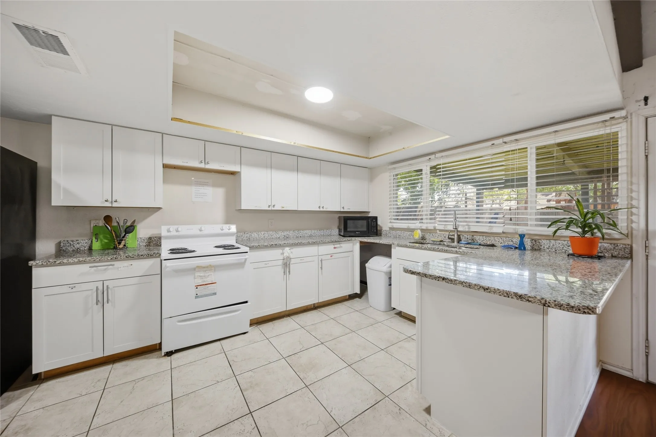 Single Family Residence For Sale in Dallas County , 3418 Janwood Lane, Garland, Texas 75044, 5 Bedroom, 2 Bathroom, 2 Garage spaces, 1,934 Sqft, built in 1974, mls#21393982, Real Estate Agent in Garland, Homes For Sale in Dallas county, Homes For Sale in Garland, Realtor in Garland Texas, Real Estate Brokerage Independent Realty Texas, Luminita Cordes Realtor