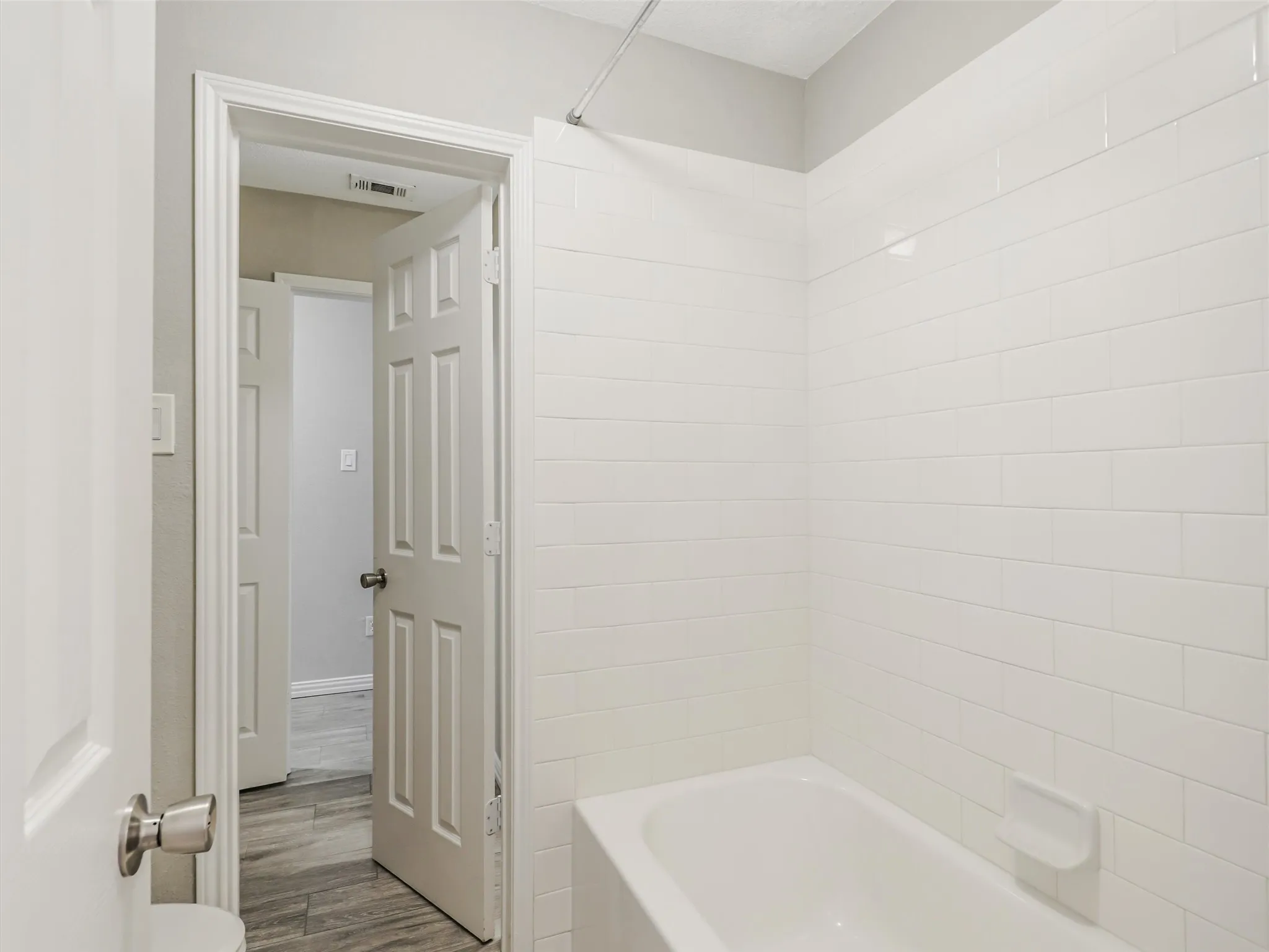 Bathtub with white subway tile surround