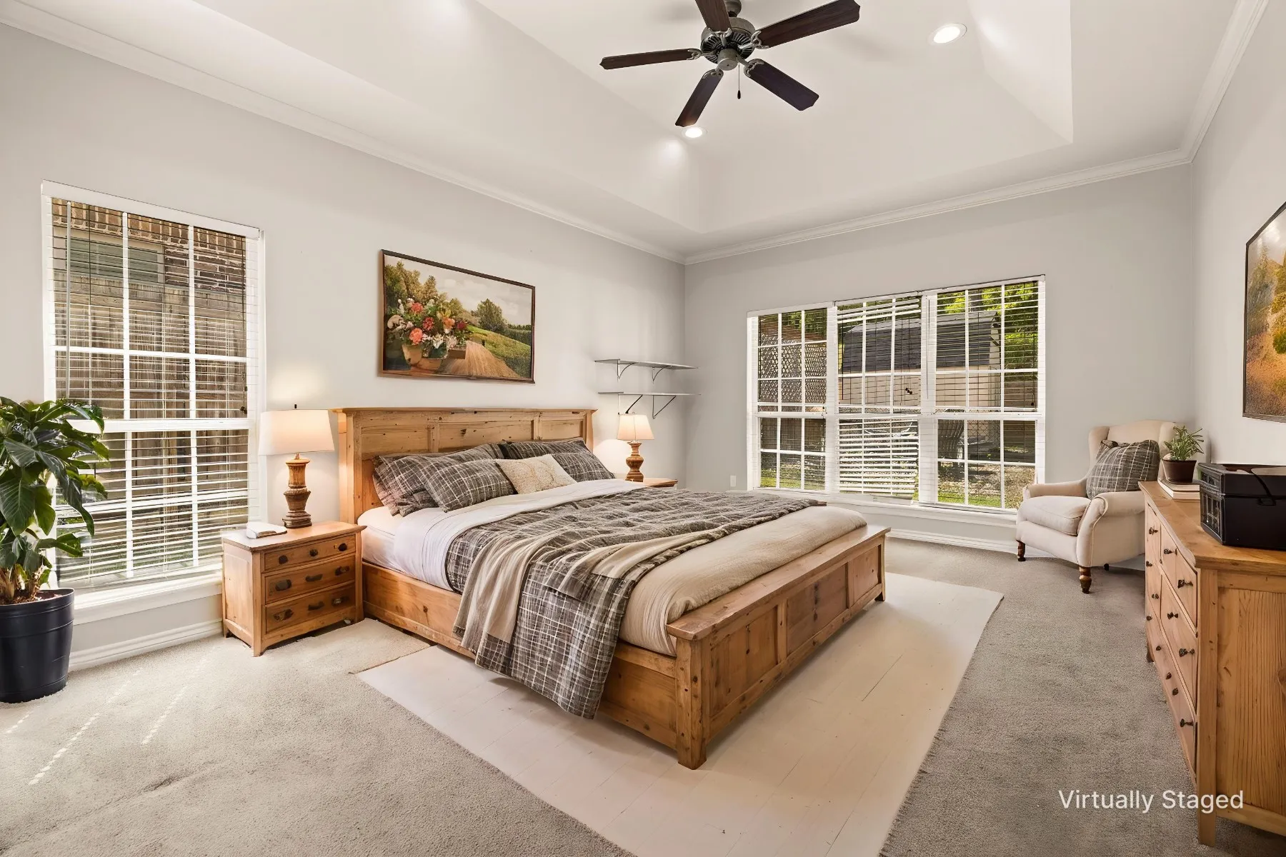 Tray ceiling with a ceiling fan and recessed lighting