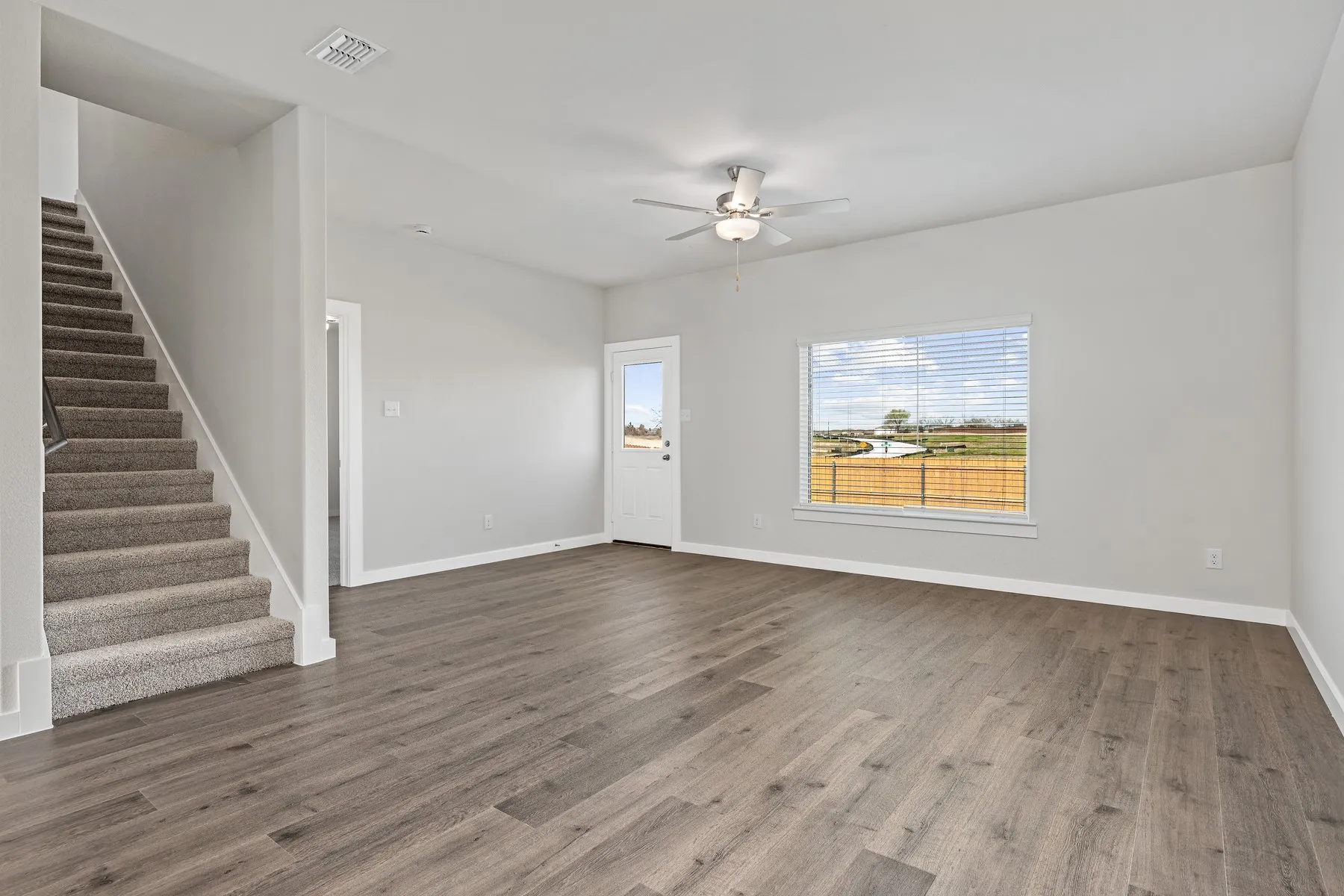 Single Family Residence For Rent in Dallas County , 1725 Paul Drive, Seagoville, Texas 75159, 5 Bedroom, 3 Bathroom, 2 Garage spaces, 2,733 Sqft, built in 2026, mls#21396453, Real Estate Agent in Seagoville, Homes For Rent in Dallas county, Homes For Rent in Seagoville, Realtor in Seagoville Texas, Real Estate Brokerage Independent Realty Texas, Luminita Cordes Realtor