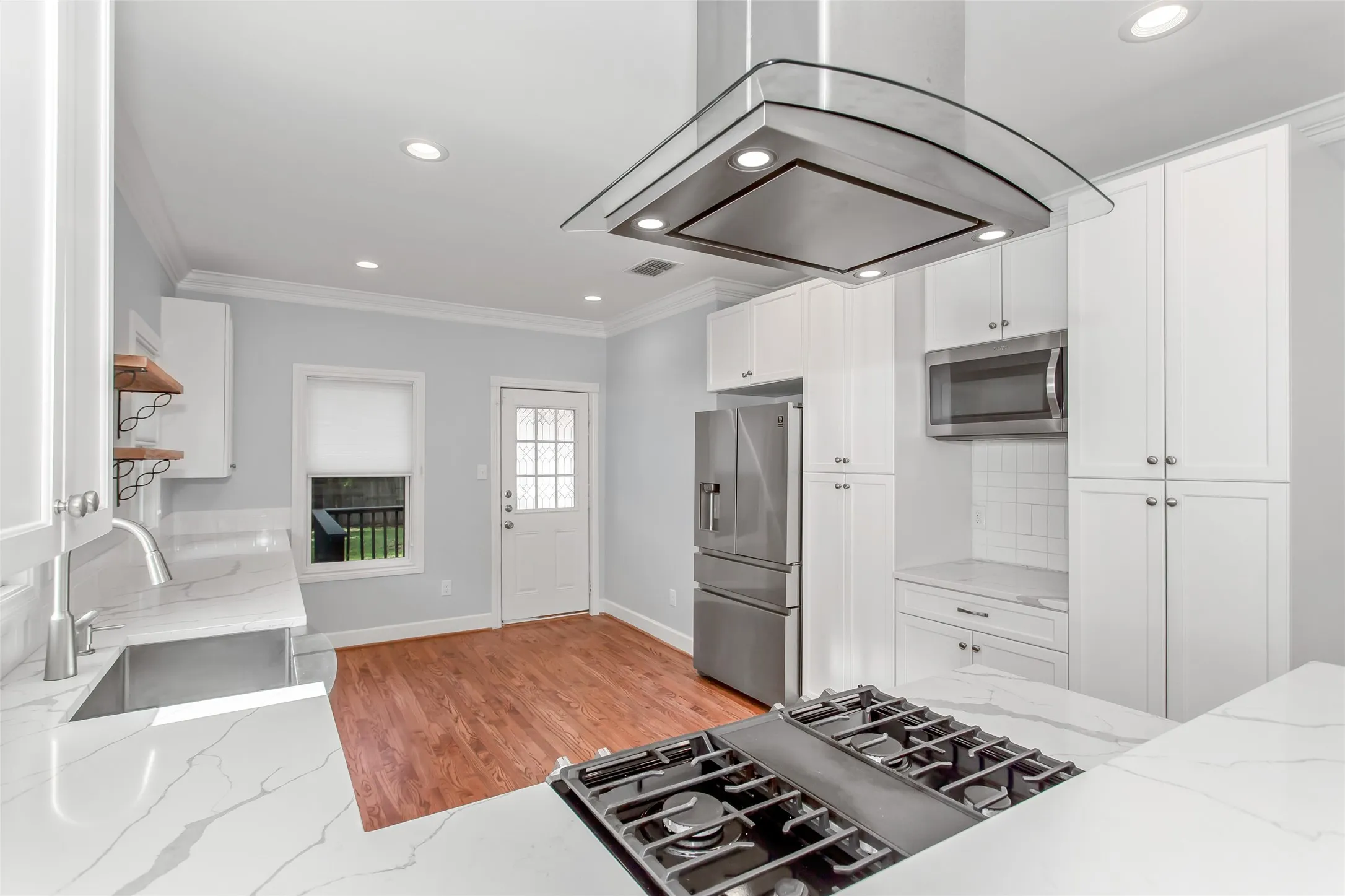 Single Family Residence For Sale in Dallas County , 5327 Worth Street, Dallas, Texas 75214, 2 Bedroom, 2 Bathroom, Garage spaces, 1,408 Sqft, built in 1915, mls#21396281, Real Estate Agent in Dallas, Homes For Sale in Dallas county, Homes For Sale in Dallas, Realtor in Dallas Texas, Real Estate Brokerage Independent Realty Texas, Luminita Cordes Realtor