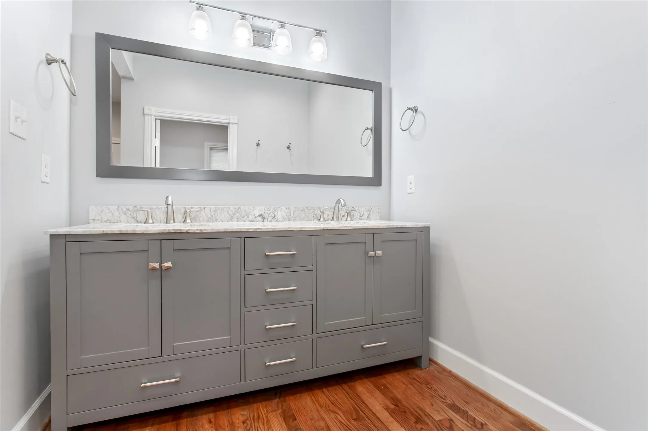 Single Family Residence For Sale in Dallas County , 5327 Worth Street, Dallas, Texas 75214, 2 Bedroom, 2 Bathroom, Garage spaces, 1,408 Sqft, built in 1915, mls#21396281, Real Estate Agent in Dallas, Homes For Sale in Dallas county, Homes For Sale in Dallas, Realtor in Dallas Texas, Real Estate Brokerage Independent Realty Texas, Luminita Cordes Realtor