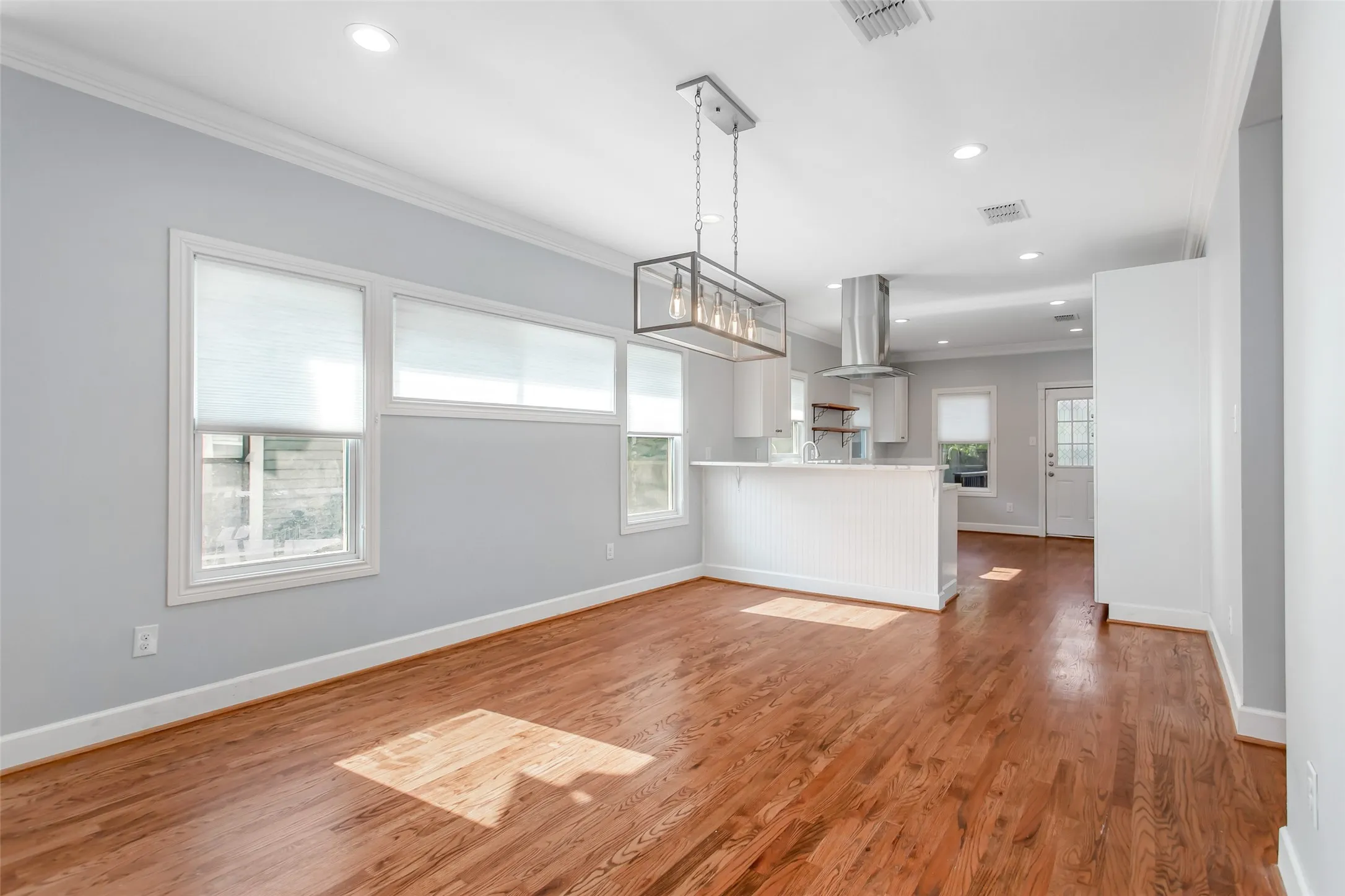 Single Family Residence For Sale in Dallas County , 5327 Worth Street, Dallas, Texas 75214, 2 Bedroom, 2 Bathroom, Garage spaces, 1,408 Sqft, built in 1915, mls#21396281, Real Estate Agent in Dallas, Homes For Sale in Dallas county, Homes For Sale in Dallas, Realtor in Dallas Texas, Real Estate Brokerage Independent Realty Texas, Luminita Cordes Realtor