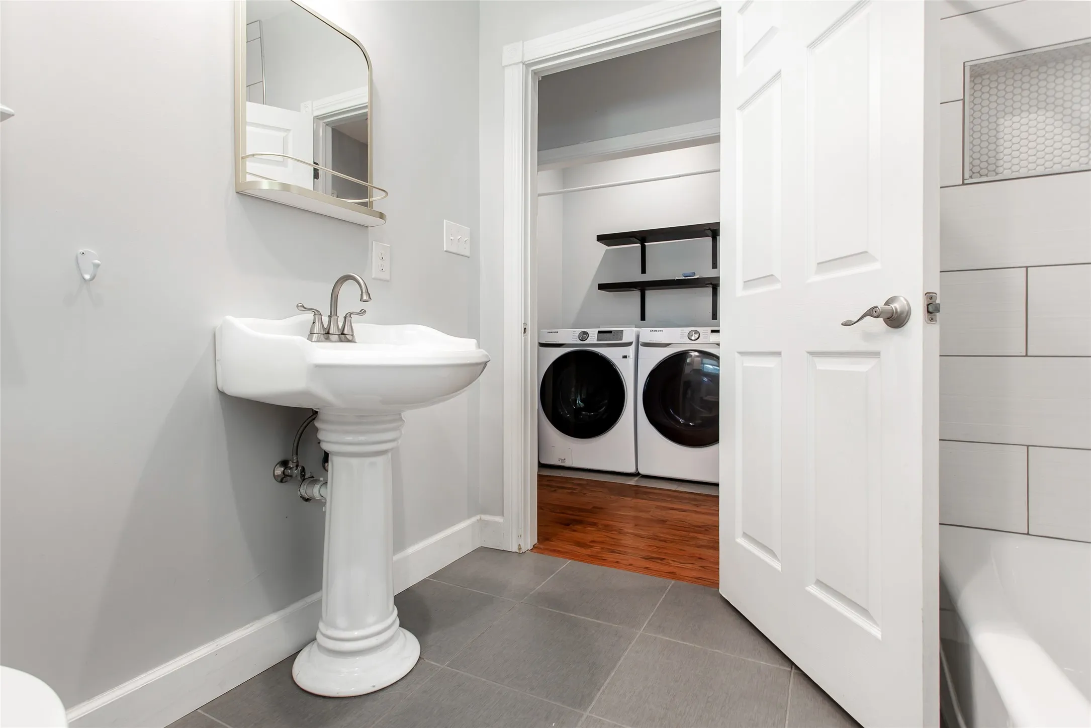 Single Family Residence For Sale in Dallas County , 5327 Worth Street, Dallas, Texas 75214, 2 Bedroom, 2 Bathroom, Garage spaces, 1,408 Sqft, built in 1915, mls#21396281, Real Estate Agent in Dallas, Homes For Sale in Dallas county, Homes For Sale in Dallas, Realtor in Dallas Texas, Real Estate Brokerage Independent Realty Texas, Luminita Cordes Realtor
