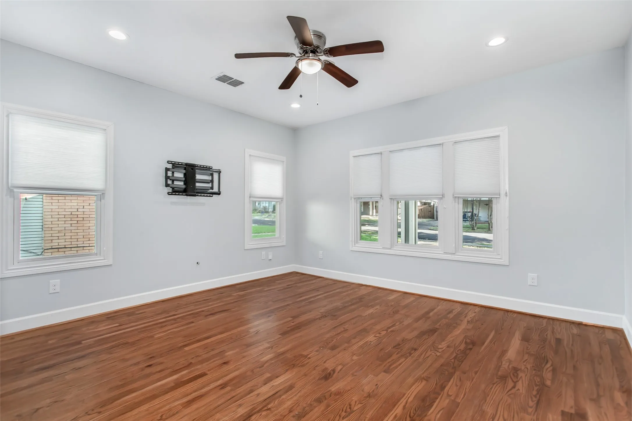 Single Family Residence For Sale in Dallas County , 5327 Worth Street, Dallas, Texas 75214, 2 Bedroom, 2 Bathroom, Garage spaces, 1,408 Sqft, built in 1915, mls#21396281, Real Estate Agent in Dallas, Homes For Sale in Dallas county, Homes For Sale in Dallas, Realtor in Dallas Texas, Real Estate Brokerage Independent Realty Texas, Luminita Cordes Realtor