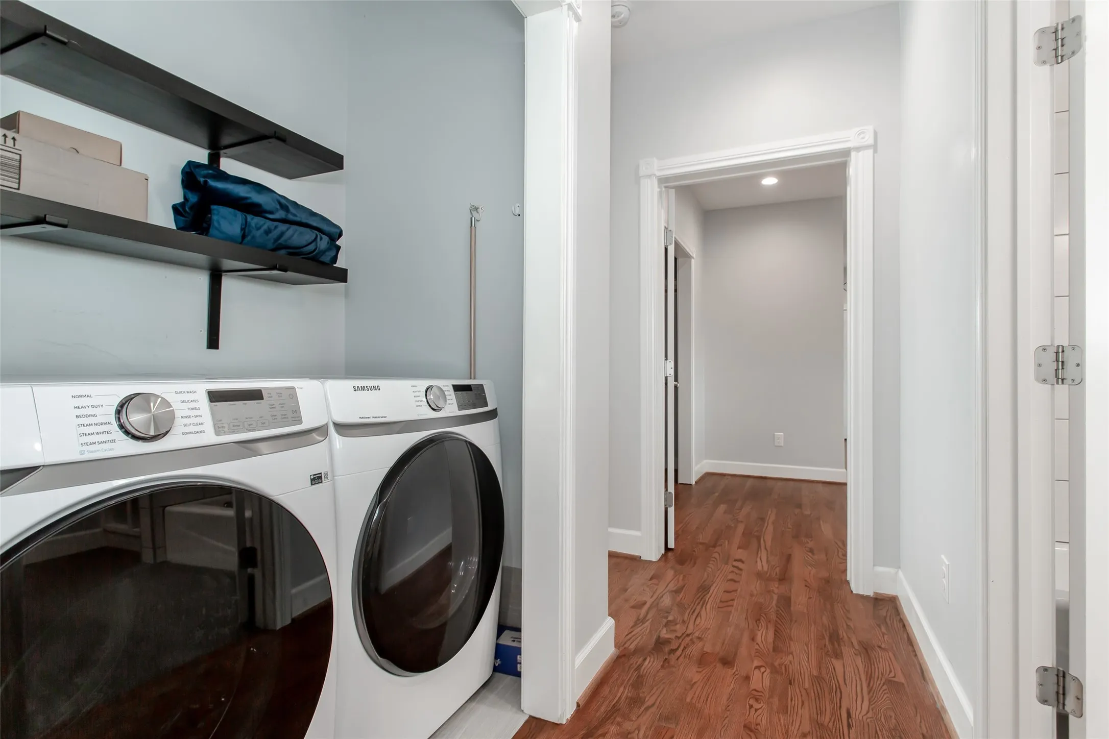 Single Family Residence For Sale in Dallas County , 5327 Worth Street, Dallas, Texas 75214, 2 Bedroom, 2 Bathroom, Garage spaces, 1,408 Sqft, built in 1915, mls#21396281, Real Estate Agent in Dallas, Homes For Sale in Dallas county, Homes For Sale in Dallas, Realtor in Dallas Texas, Real Estate Brokerage Independent Realty Texas, Luminita Cordes Realtor