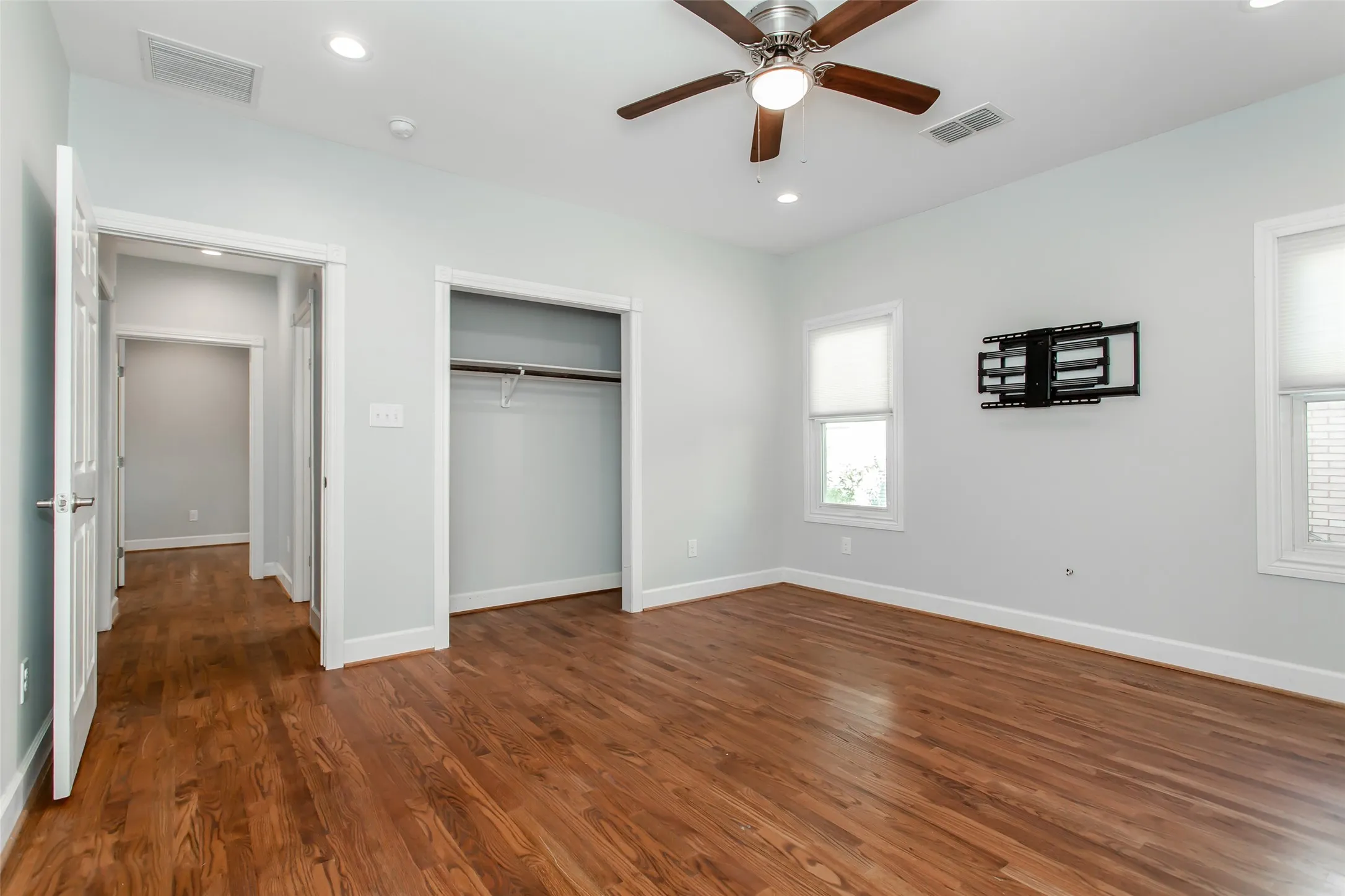 Single Family Residence For Sale in Dallas County , 5327 Worth Street, Dallas, Texas 75214, 2 Bedroom, 2 Bathroom, Garage spaces, 1,408 Sqft, built in 1915, mls#21396281, Real Estate Agent in Dallas, Homes For Sale in Dallas county, Homes For Sale in Dallas, Realtor in Dallas Texas, Real Estate Brokerage Independent Realty Texas, Luminita Cordes Realtor