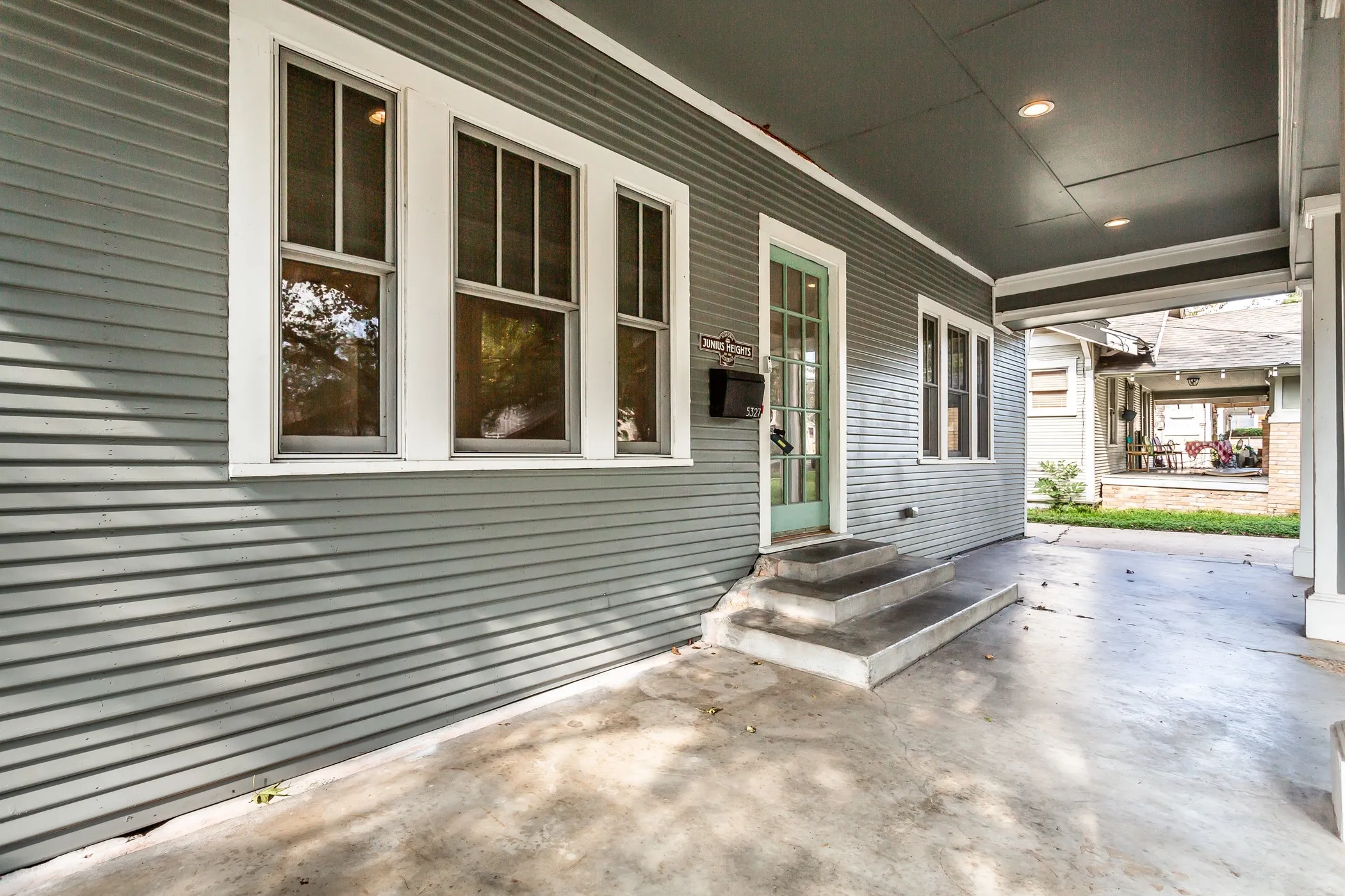 Single Family Residence For Sale in Dallas County , 5327 Worth Street, Dallas, Texas 75214, 2 Bedroom, 2 Bathroom, Garage spaces, 1,408 Sqft, built in 1915, mls#21396281, Real Estate Agent in Dallas, Homes For Sale in Dallas county, Homes For Sale in Dallas, Realtor in Dallas Texas, Real Estate Brokerage Independent Realty Texas, Luminita Cordes Realtor
