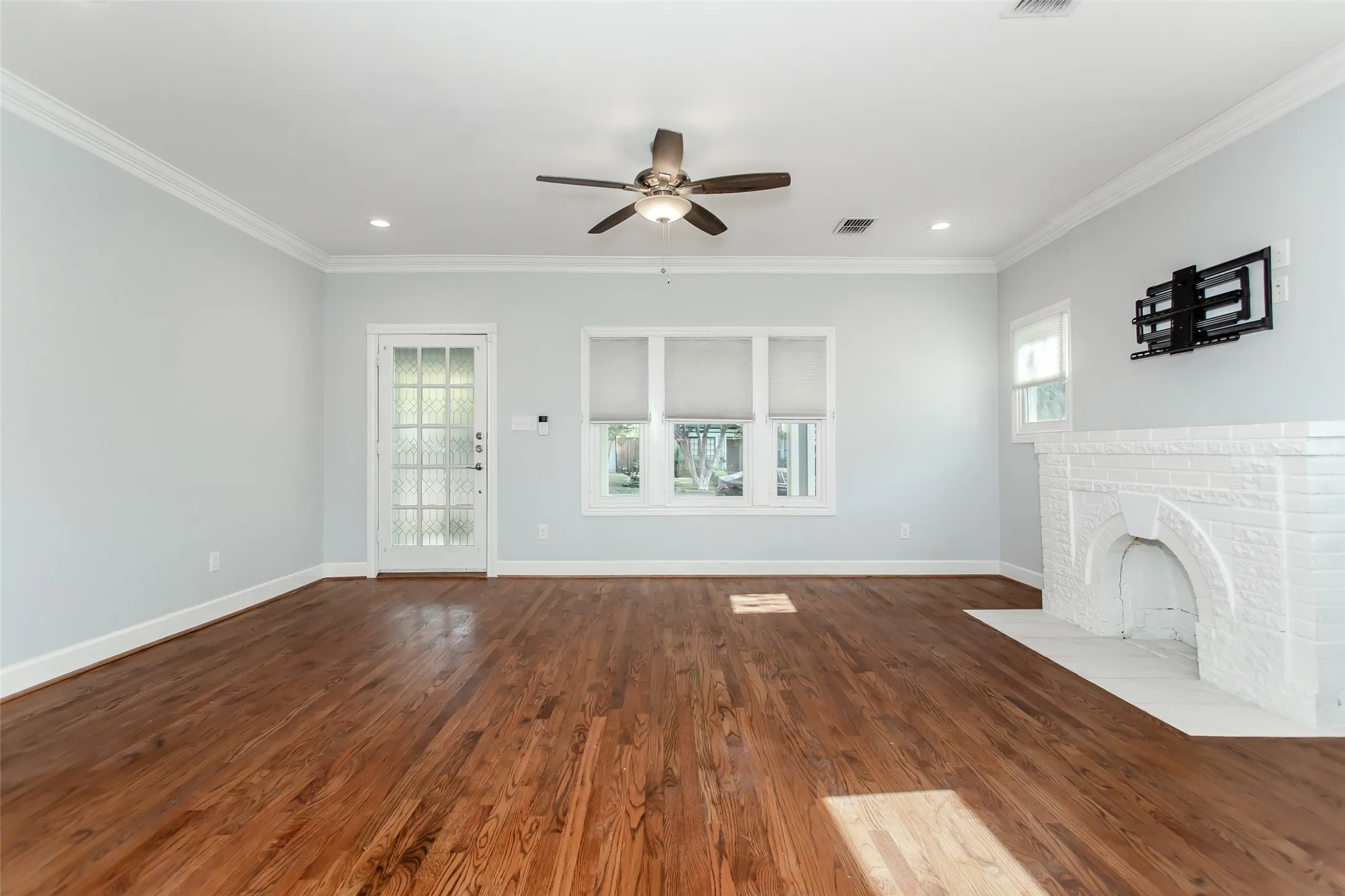 Single Family Residence For Sale in Dallas County , 5327 Worth Street, Dallas, Texas 75214, 2 Bedroom, 2 Bathroom, Garage spaces, 1,408 Sqft, built in 1915, mls#21396281, Real Estate Agent in Dallas, Homes For Sale in Dallas county, Homes For Sale in Dallas, Realtor in Dallas Texas, Real Estate Brokerage Independent Realty Texas, Luminita Cordes Realtor