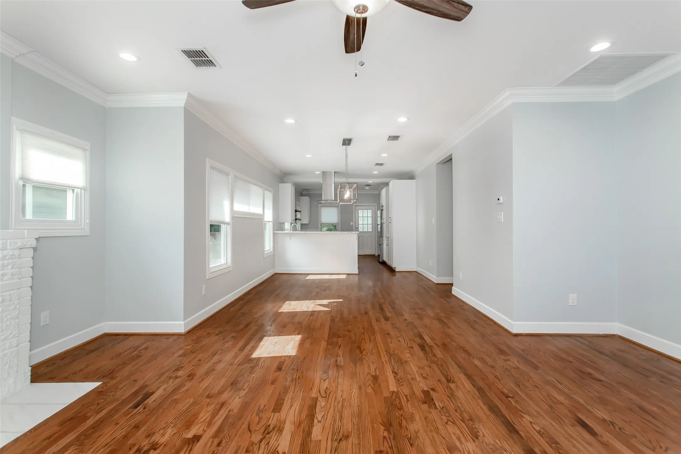 Single Family Residence For Sale in Dallas County , 5327 Worth Street, Dallas, Texas 75214, 2 Bedroom, 2 Bathroom, Garage spaces, 1,408 Sqft, built in 1915, mls#21396281, Real Estate Agent in Dallas, Homes For Sale in Dallas county, Homes For Sale in Dallas, Realtor in Dallas Texas, Real Estate Brokerage Independent Realty Texas, Luminita Cordes Realtor
