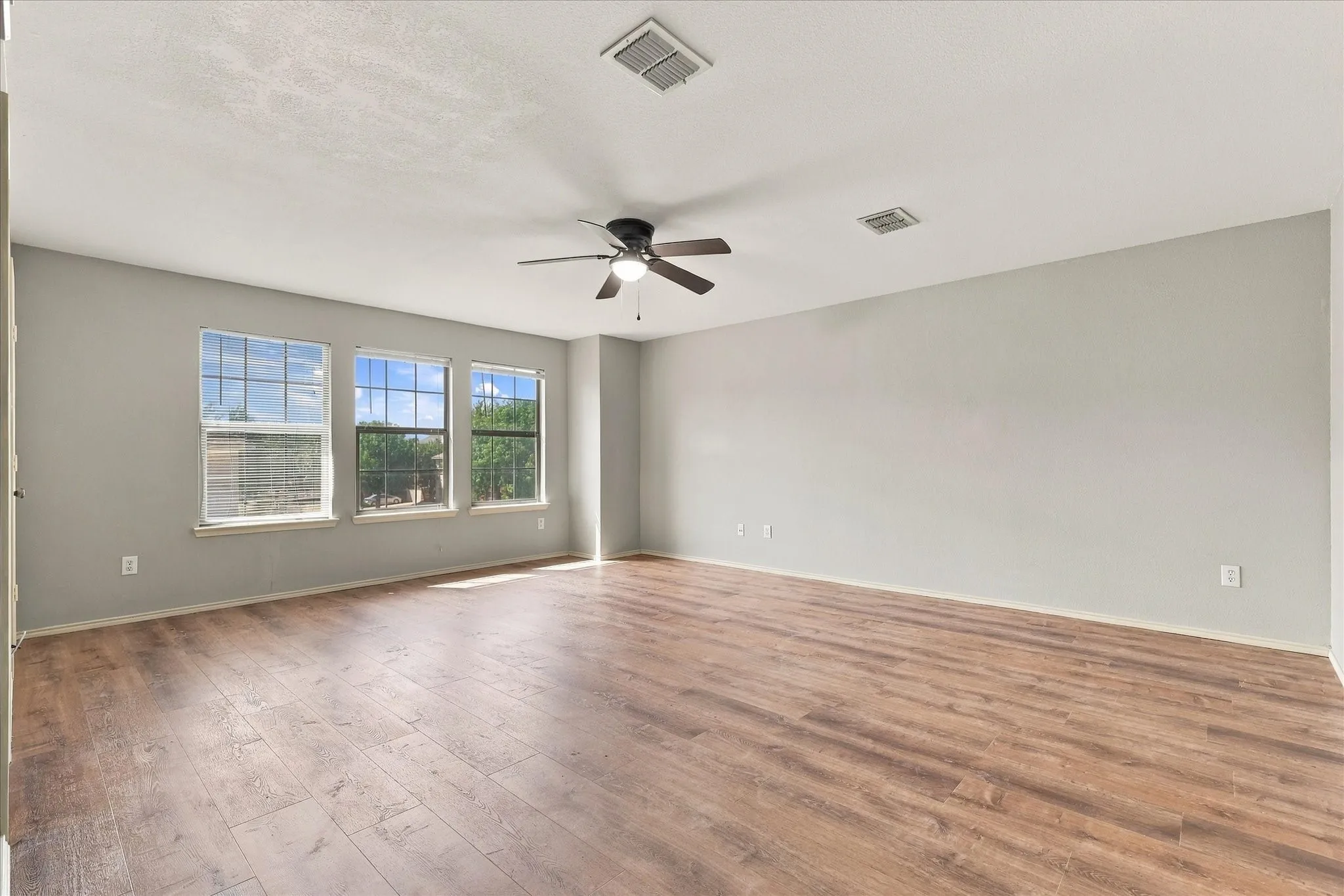 Single Family Residence For Rent in Collin County , 5813 Touchstone Drive, Mc Kinney, Texas 75070, 3 Bedroom, 3 Bathroom, 2 Garage spaces, 2,356 Sqft, built in 2005, mls#21392658, Real Estate Agent in Mc Kinney, Homes For Rent in Collin county, Homes For Rent in Mc Kinney, Realtor in Mc Kinney Texas, Real Estate Brokerage Independent Realty Texas, Luminita Cordes Realtor