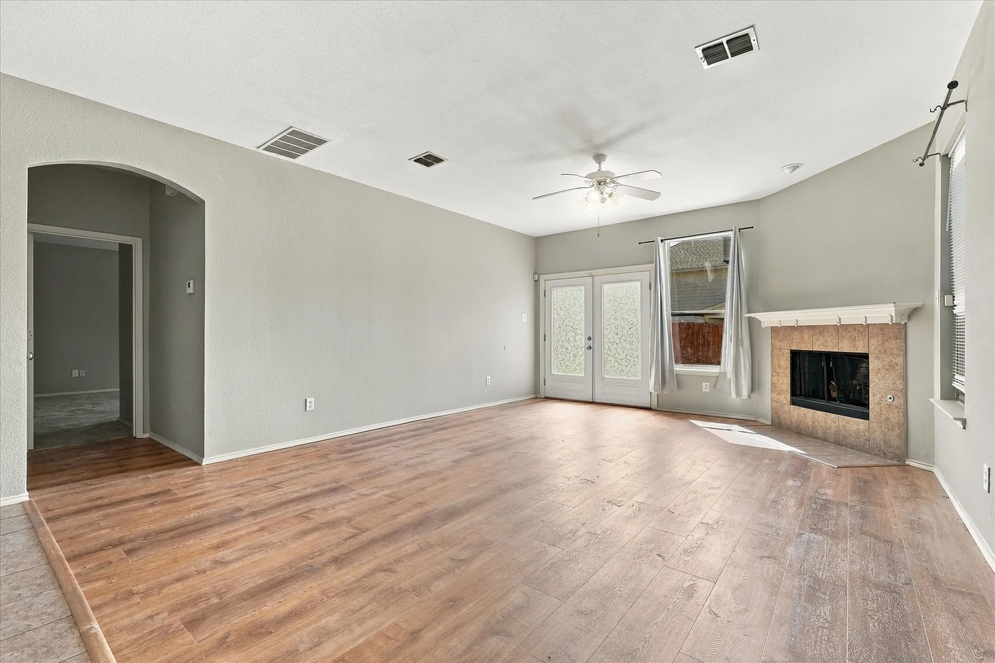 Single Family Residence For Rent in Collin County , 5813 Touchstone Drive, Mc Kinney, Texas 75070, 3 Bedroom, 3 Bathroom, 2 Garage spaces, 2,356 Sqft, built in 2005, mls#21392658, Real Estate Agent in Mc Kinney, Homes For Rent in Collin county, Homes For Rent in Mc Kinney, Realtor in Mc Kinney Texas, Real Estate Brokerage Independent Realty Texas, Luminita Cordes Realtor
