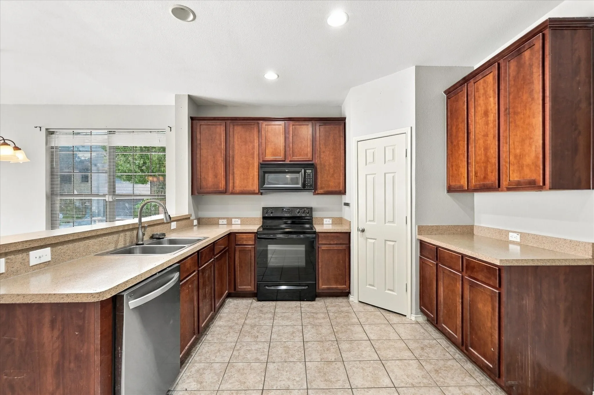 Single Family Residence For Rent in Collin County , 5813 Touchstone Drive, Mc Kinney, Texas 75070, 3 Bedroom, 3 Bathroom, 2 Garage spaces, 2,356 Sqft, built in 2005, mls#21392658, Real Estate Agent in Mc Kinney, Homes For Rent in Collin county, Homes For Rent in Mc Kinney, Realtor in Mc Kinney Texas, Real Estate Brokerage Independent Realty Texas, Luminita Cordes Realtor