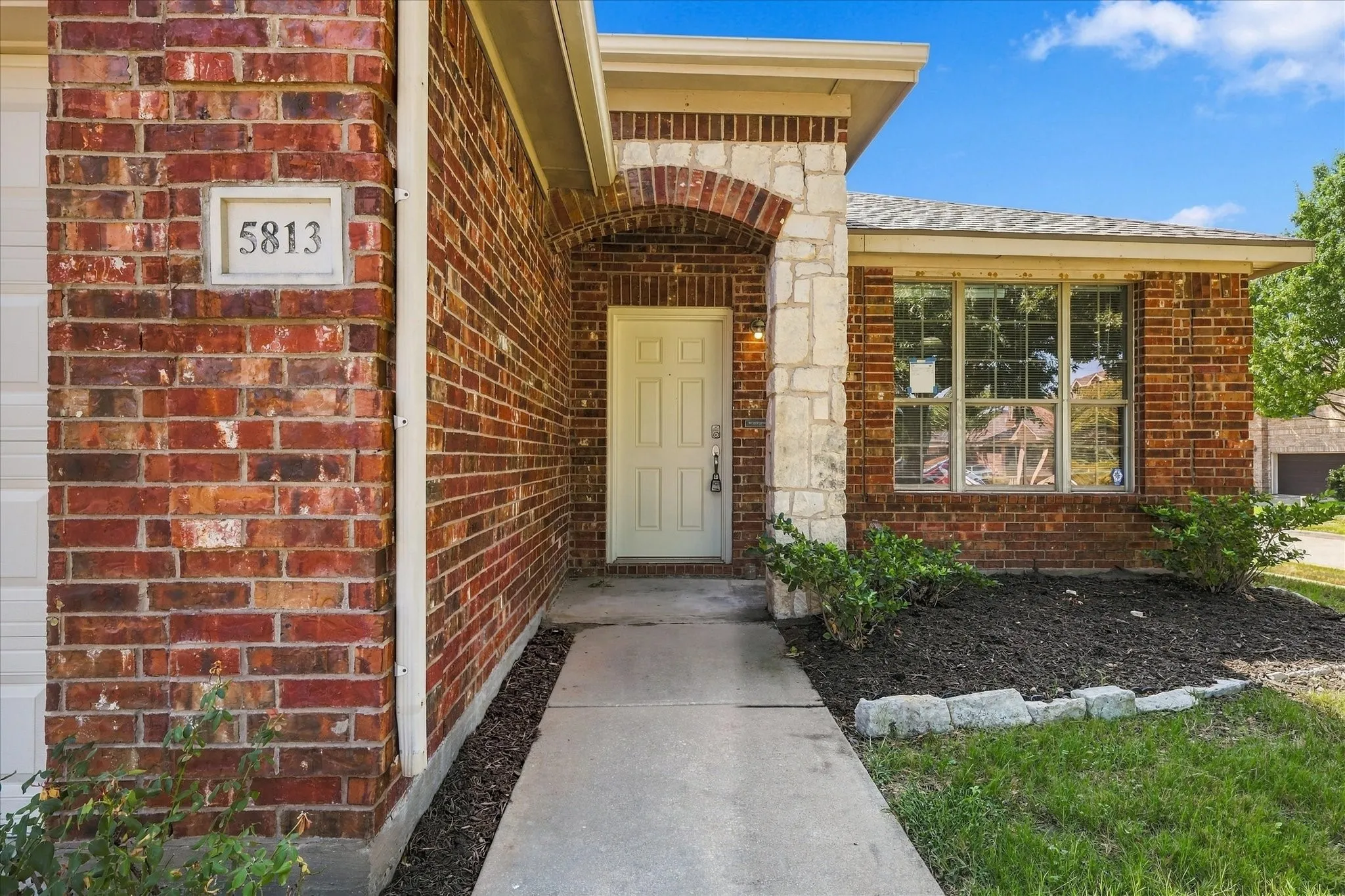 Single Family Residence For Rent in Collin County , 5813 Touchstone Drive, Mc Kinney, Texas 75070, 3 Bedroom, 3 Bathroom, 2 Garage spaces, 2,356 Sqft, built in 2005, mls#21392658, Real Estate Agent in Mc Kinney, Homes For Rent in Collin county, Homes For Rent in Mc Kinney, Realtor in Mc Kinney Texas, Real Estate Brokerage Independent Realty Texas, Luminita Cordes Realtor