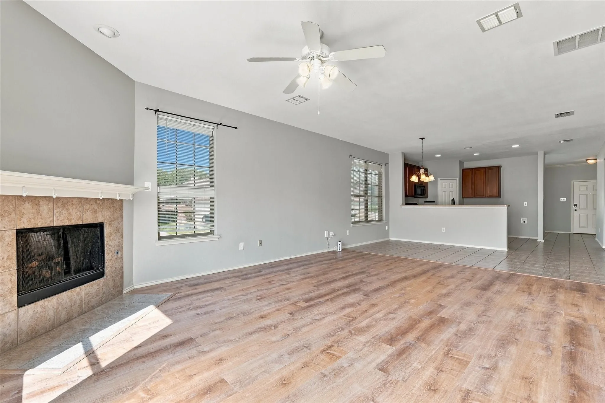 Single Family Residence For Rent in Collin County , 5813 Touchstone Drive, Mc Kinney, Texas 75070, 3 Bedroom, 3 Bathroom, 2 Garage spaces, 2,356 Sqft, built in 2005, mls#21392658, Real Estate Agent in Mc Kinney, Homes For Rent in Collin county, Homes For Rent in Mc Kinney, Realtor in Mc Kinney Texas, Real Estate Brokerage Independent Realty Texas, Luminita Cordes Realtor