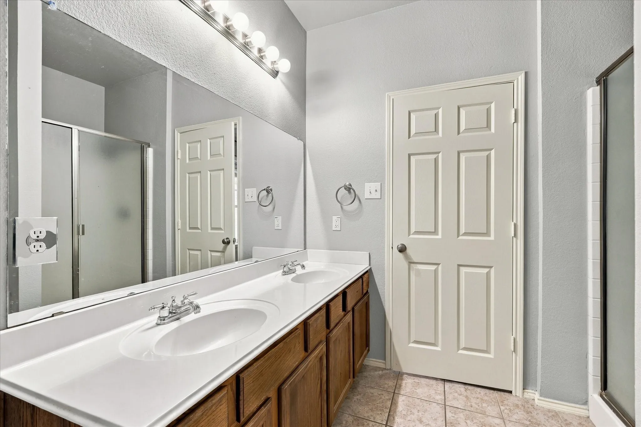 Single Family Residence For Rent in Collin County , 5813 Touchstone Drive, Mc Kinney, Texas 75070, 3 Bedroom, 3 Bathroom, 2 Garage spaces, 2,356 Sqft, built in 2005, mls#21392658, Real Estate Agent in Mc Kinney, Homes For Rent in Collin county, Homes For Rent in Mc Kinney, Realtor in Mc Kinney Texas, Real Estate Brokerage Independent Realty Texas, Luminita Cordes Realtor