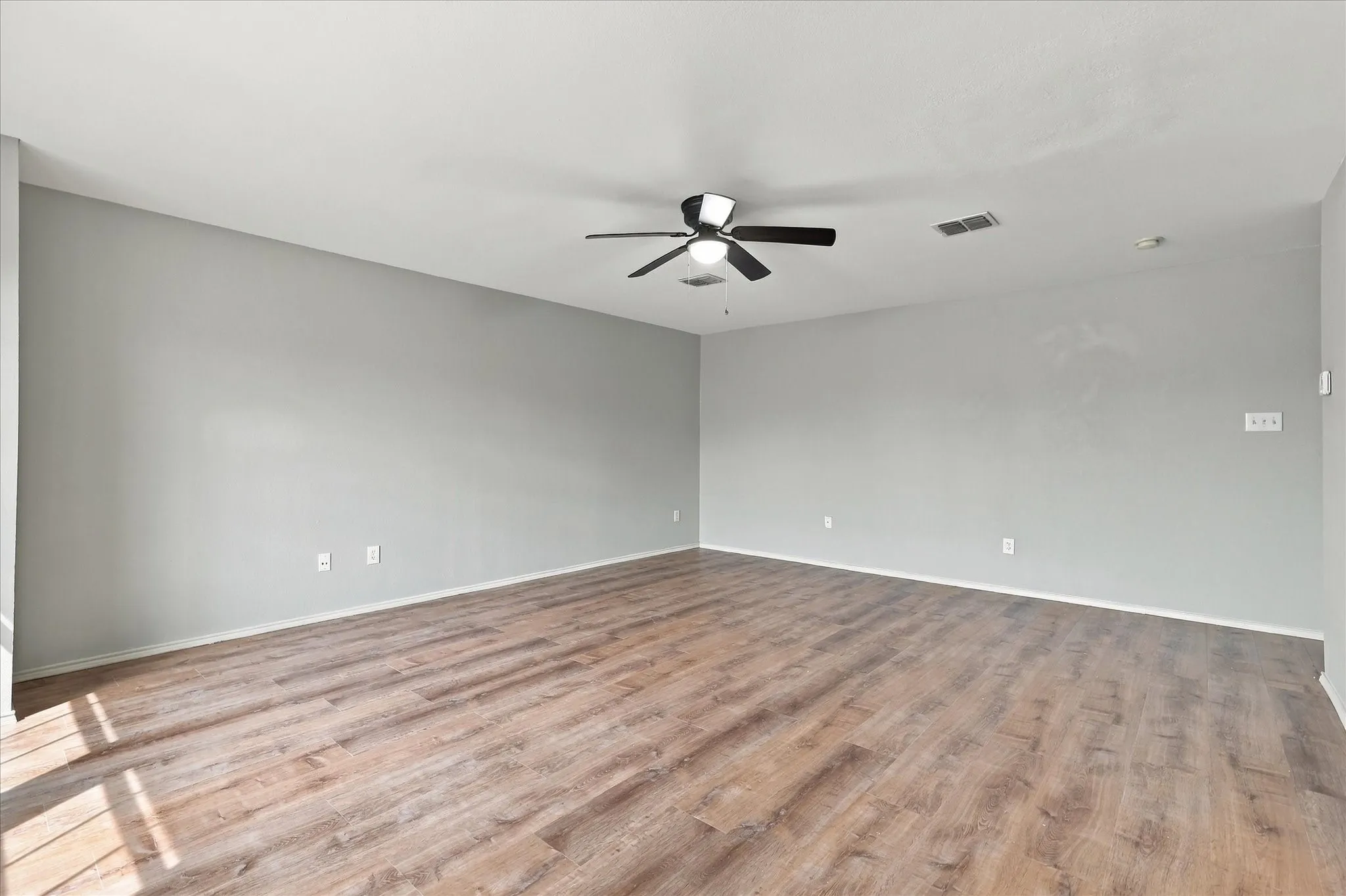 Single Family Residence For Rent in Collin County , 5813 Touchstone Drive, Mc Kinney, Texas 75070, 3 Bedroom, 3 Bathroom, 2 Garage spaces, 2,356 Sqft, built in 2005, mls#21392658, Real Estate Agent in Mc Kinney, Homes For Rent in Collin county, Homes For Rent in Mc Kinney, Realtor in Mc Kinney Texas, Real Estate Brokerage Independent Realty Texas, Luminita Cordes Realtor