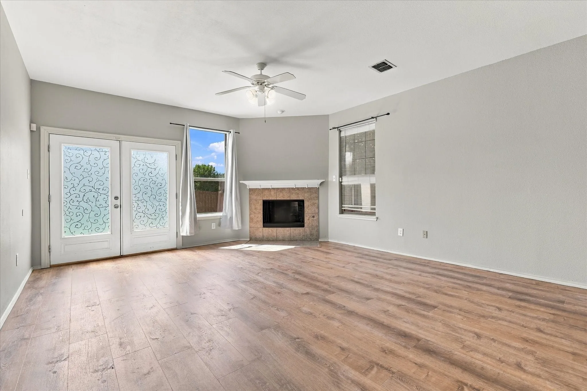 Single Family Residence For Rent in Collin County , 5813 Touchstone Drive, Mc Kinney, Texas 75070, 3 Bedroom, 3 Bathroom, 2 Garage spaces, 2,356 Sqft, built in 2005, mls#21392658, Real Estate Agent in Mc Kinney, Homes For Rent in Collin county, Homes For Rent in Mc Kinney, Realtor in Mc Kinney Texas, Real Estate Brokerage Independent Realty Texas, Luminita Cordes Realtor