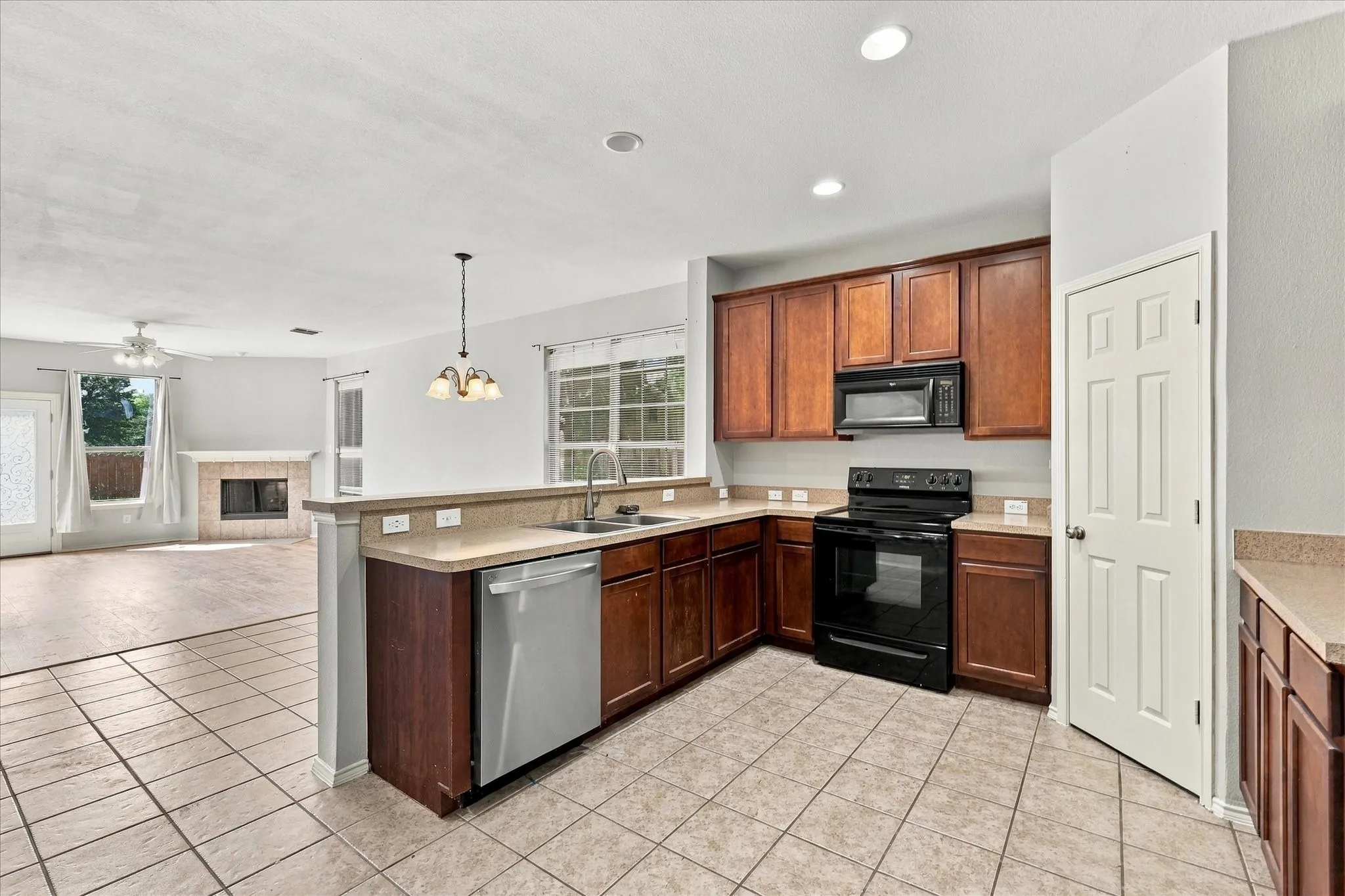 Single Family Residence For Rent in Collin County , 5813 Touchstone Drive, Mc Kinney, Texas 75070, 3 Bedroom, 3 Bathroom, 2 Garage spaces, 2,356 Sqft, built in 2005, mls#21392658, Real Estate Agent in Mc Kinney, Homes For Rent in Collin county, Homes For Rent in Mc Kinney, Realtor in Mc Kinney Texas, Real Estate Brokerage Independent Realty Texas, Luminita Cordes Realtor