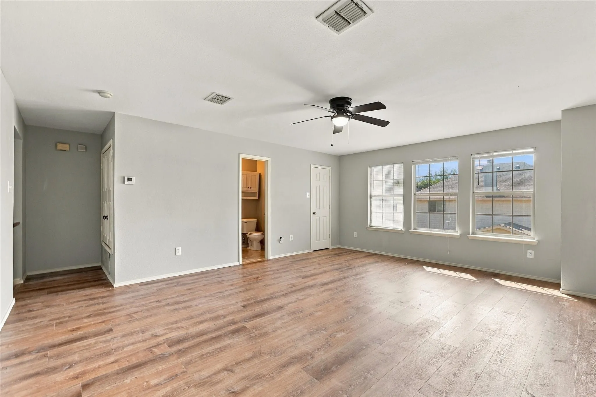 Single Family Residence For Rent in Collin County , 5813 Touchstone Drive, Mc Kinney, Texas 75070, 3 Bedroom, 3 Bathroom, 2 Garage spaces, 2,356 Sqft, built in 2005, mls#21392658, Real Estate Agent in Mc Kinney, Homes For Rent in Collin county, Homes For Rent in Mc Kinney, Realtor in Mc Kinney Texas, Real Estate Brokerage Independent Realty Texas, Luminita Cordes Realtor