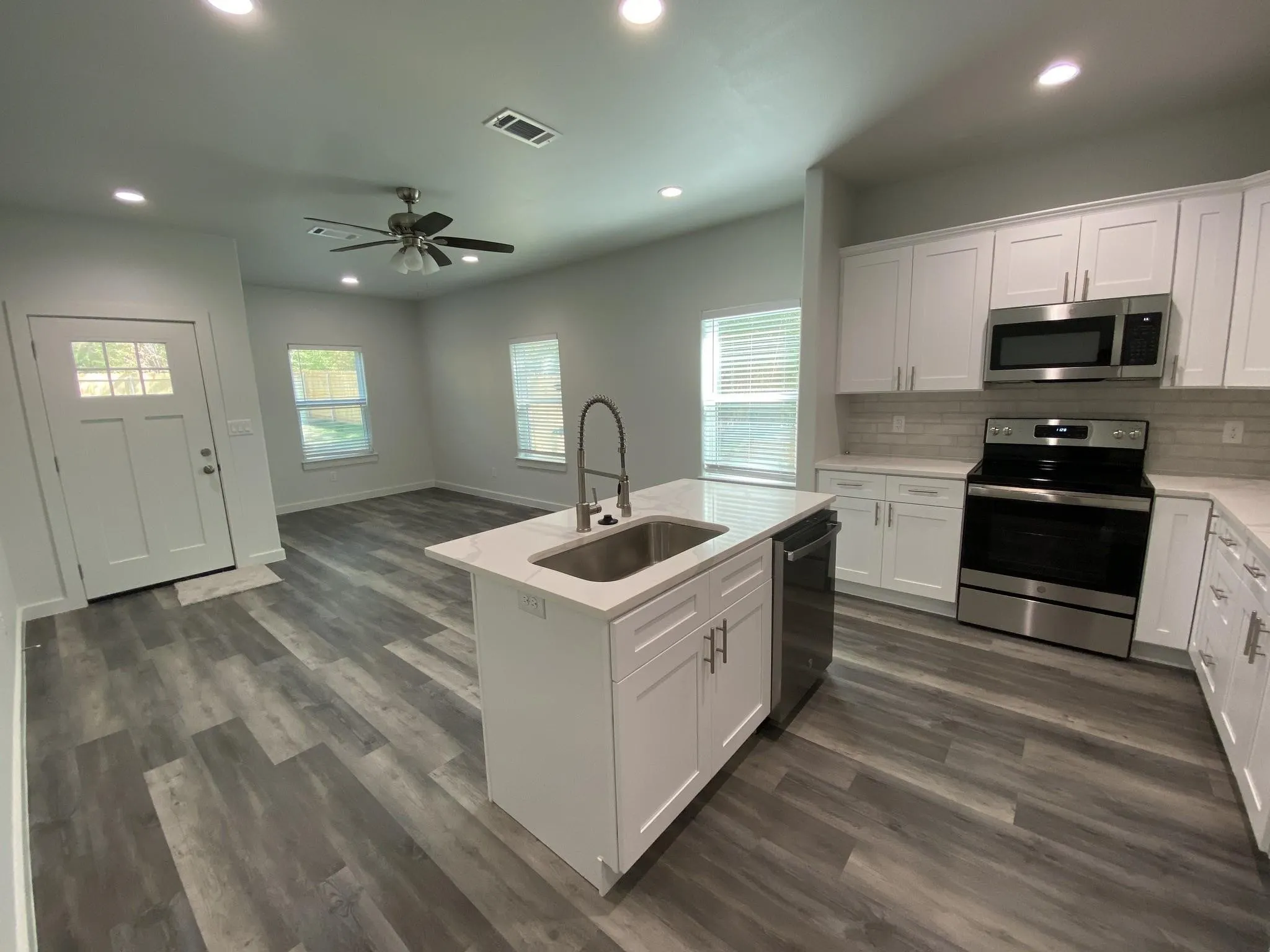 Duplex For Rent in Grayson County , 505 W Walker Street 101, Denison, Texas 75020, 3 Bedroom, 3 Bathroom, 1 Garage spaces, 1,422 Sqft, built in 2023, mls#21396463, Real Estate Agent in Denison, Homes For Rent in Grayson county, Homes For Rent in Denison, Realtor in Denison Texas, Real Estate Brokerage Independent Realty Texas, Luminita Cordes Realtor