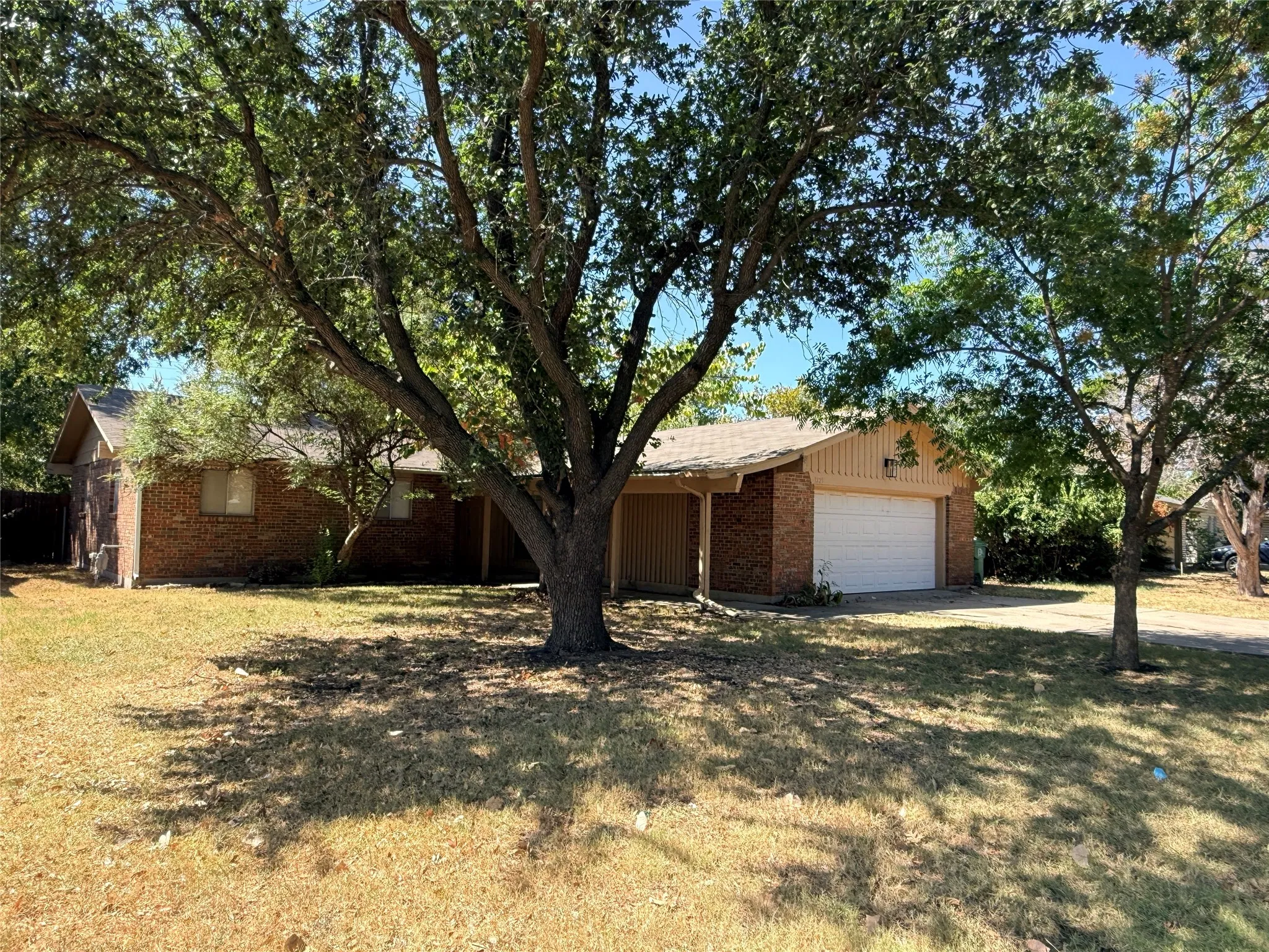 Single Family Residence For Rent in Denton County , 1225 Cordell Street, Denton, Texas 76201, 4 Bedroom, 2 Bathroom, 2 Garage spaces, 1,509 Sqft, built in 1978, mls#21396471, Real Estate Agent in Denton, Homes For Rent in Denton county, Homes For Rent in Denton, Realtor in Denton Texas, Real Estate Brokerage Independent Realty Texas, Luminita Cordes Realtor
