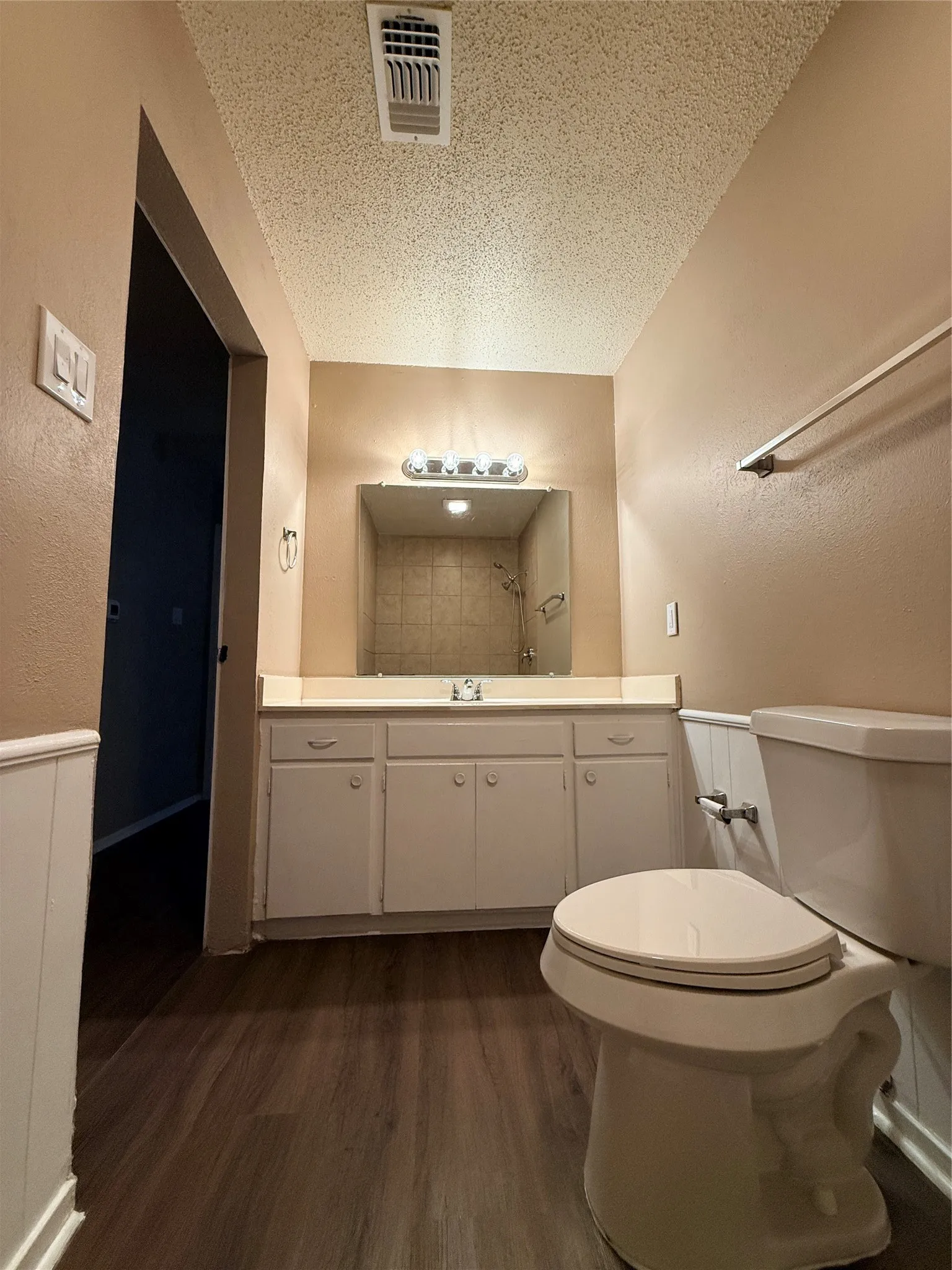 Single Family Residence For Rent in Denton County , 1225 Cordell Street, Denton, Texas 76201, 4 Bedroom, 2 Bathroom, 2 Garage spaces, 1,509 Sqft, built in 1978, mls#21396471, Real Estate Agent in Denton, Homes For Rent in Denton county, Homes For Rent in Denton, Realtor in Denton Texas, Real Estate Brokerage Independent Realty Texas, Luminita Cordes Realtor
