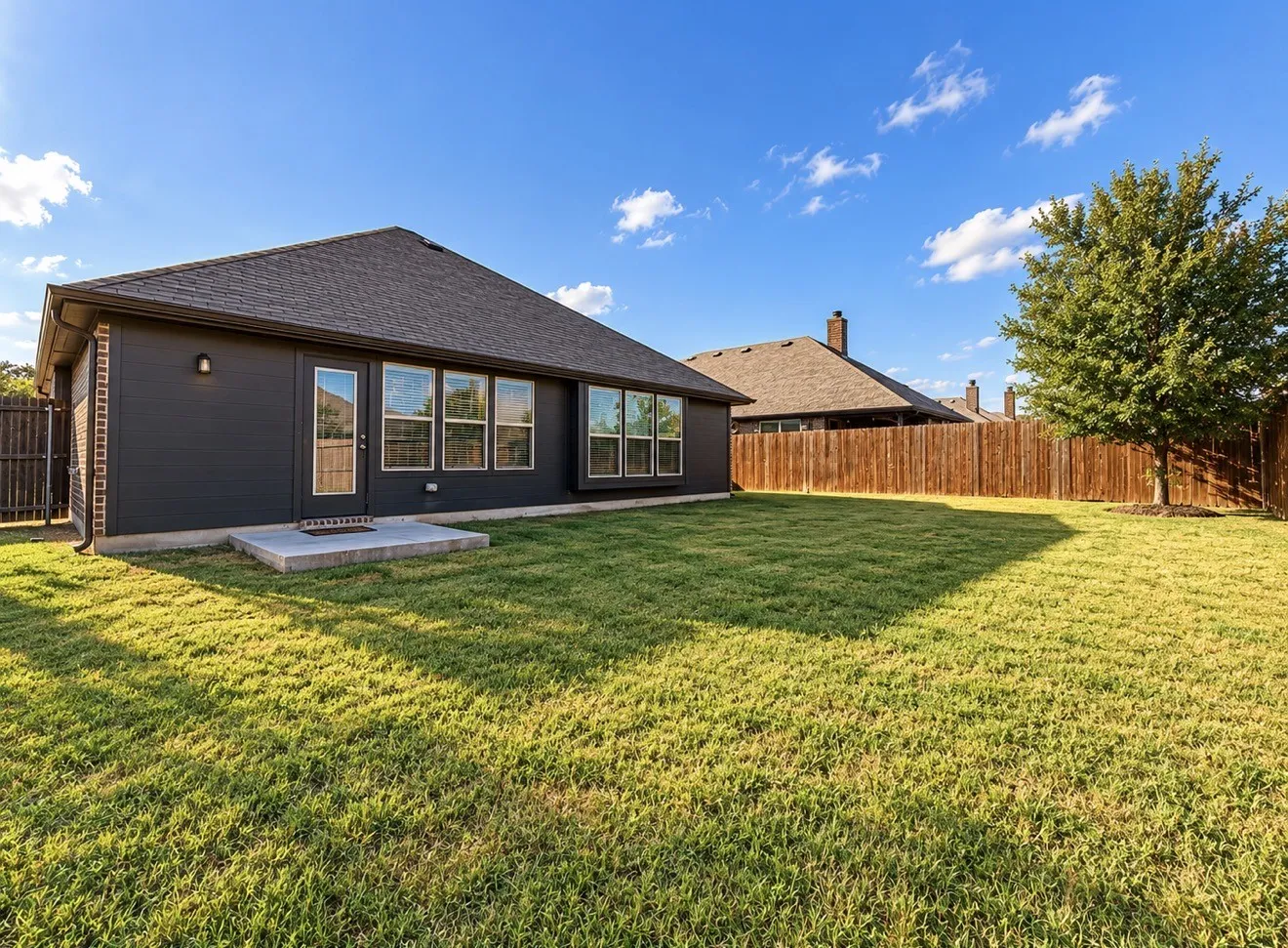Single Family Residence For Sale in Parker County , 100 Gardenia Drive, Azle, Texas 76020, 3 Bedroom, 2 Bathroom, 2 Garage spaces, 1,846 Sqft, built in 2021, mls#21395986, Real Estate Agent in Azle, Homes For Sale in Parker county, Homes For Sale in Azle, Realtor in Azle Texas, Real Estate Brokerage Independent Realty Texas, Luminita Cordes Realtor