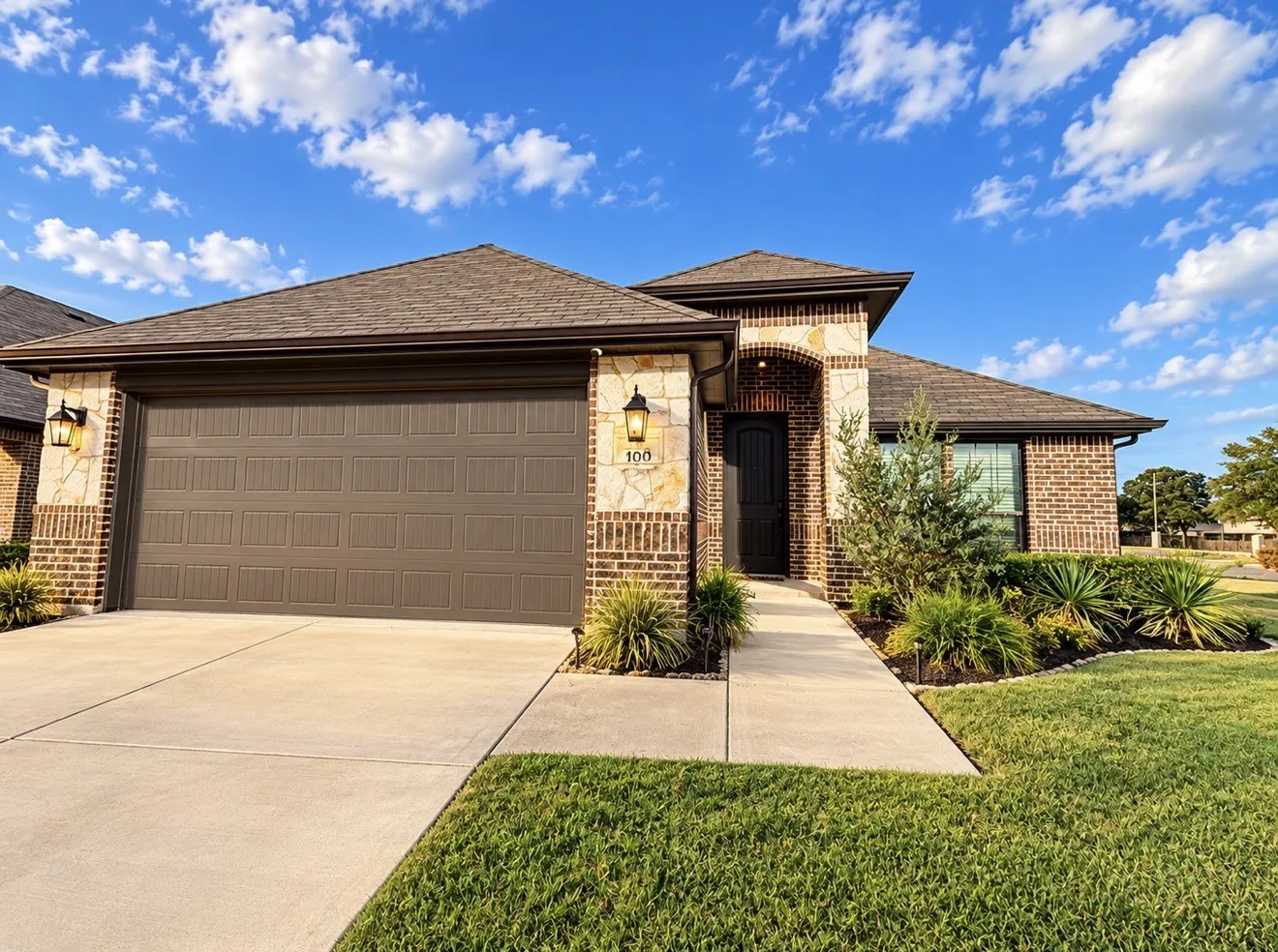 Single Family Residence For Sale in Parker County , 100 Gardenia Drive, Azle, Texas 76020, 3 Bedroom, 2 Bathroom, 2 Garage spaces, 1,846 Sqft, built in 2021, mls#21395986, Real Estate Agent in Azle, Homes For Sale in Parker county, Homes For Sale in Azle, Realtor in Azle Texas, Real Estate Brokerage Independent Realty Texas, Luminita Cordes Realtor