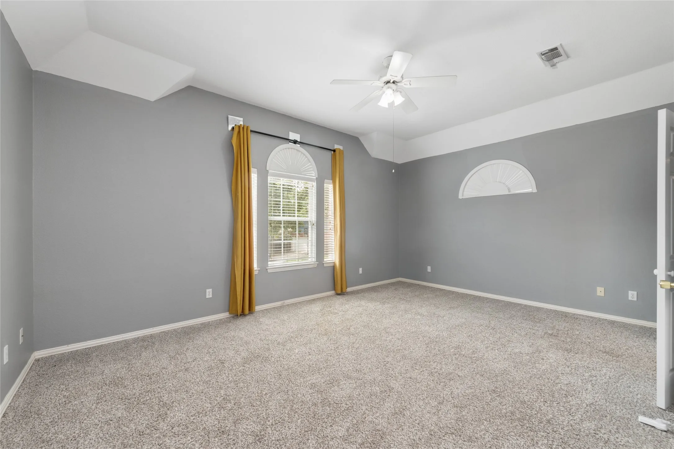 Single Family Residence For Rent in Dallas County , 937 Parker Drive, Coppell, Texas 75019, 3 Bedroom, 3 Bathroom, 2 Garage spaces, 2,110 Sqft, built in 1994, mls#21396464, Real Estate Agent in Coppell, Homes For Rent in Dallas county, Homes For Rent in Coppell, Realtor in Coppell Texas, Real Estate Brokerage Independent Realty Texas, Luminita Cordes Realtor