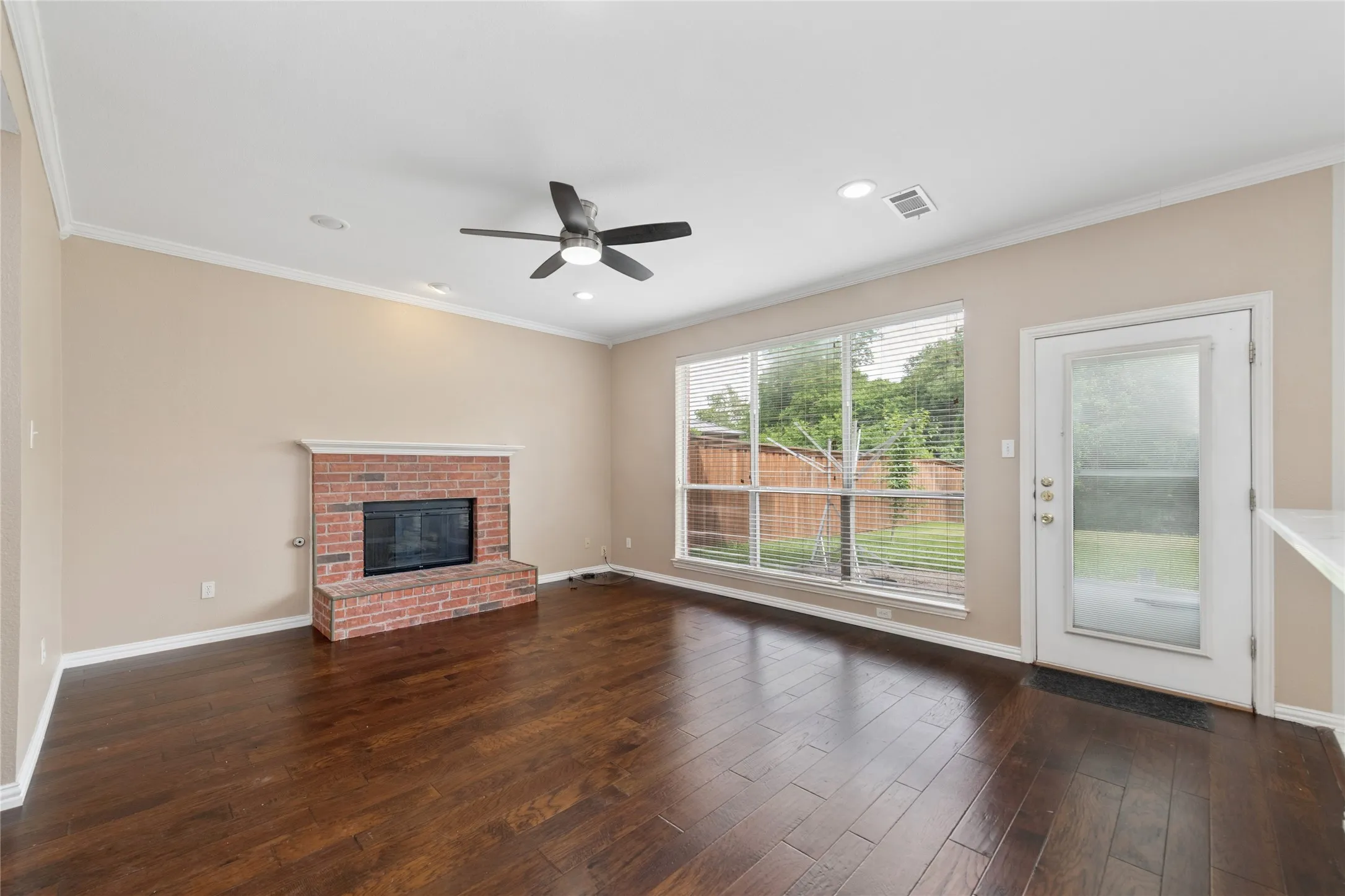 Single Family Residence For Rent in Dallas County , 937 Parker Drive, Coppell, Texas 75019, 3 Bedroom, 3 Bathroom, 2 Garage spaces, 2,110 Sqft, built in 1994, mls#21396464, Real Estate Agent in Coppell, Homes For Rent in Dallas county, Homes For Rent in Coppell, Realtor in Coppell Texas, Real Estate Brokerage Independent Realty Texas, Luminita Cordes Realtor