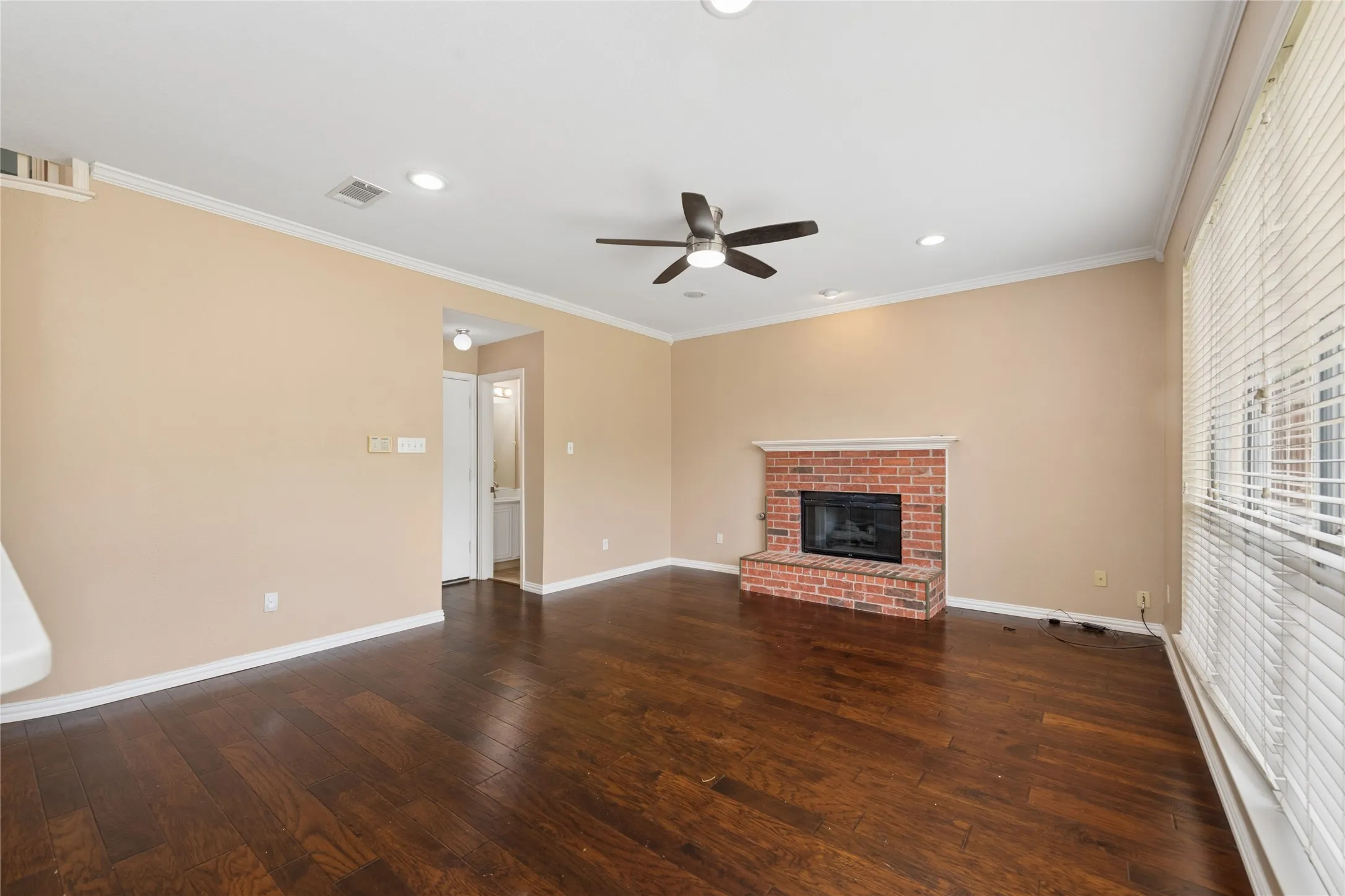 Single Family Residence For Rent in Dallas County , 937 Parker Drive, Coppell, Texas 75019, 3 Bedroom, 3 Bathroom, 2 Garage spaces, 2,110 Sqft, built in 1994, mls#21396464, Real Estate Agent in Coppell, Homes For Rent in Dallas county, Homes For Rent in Coppell, Realtor in Coppell Texas, Real Estate Brokerage Independent Realty Texas, Luminita Cordes Realtor
